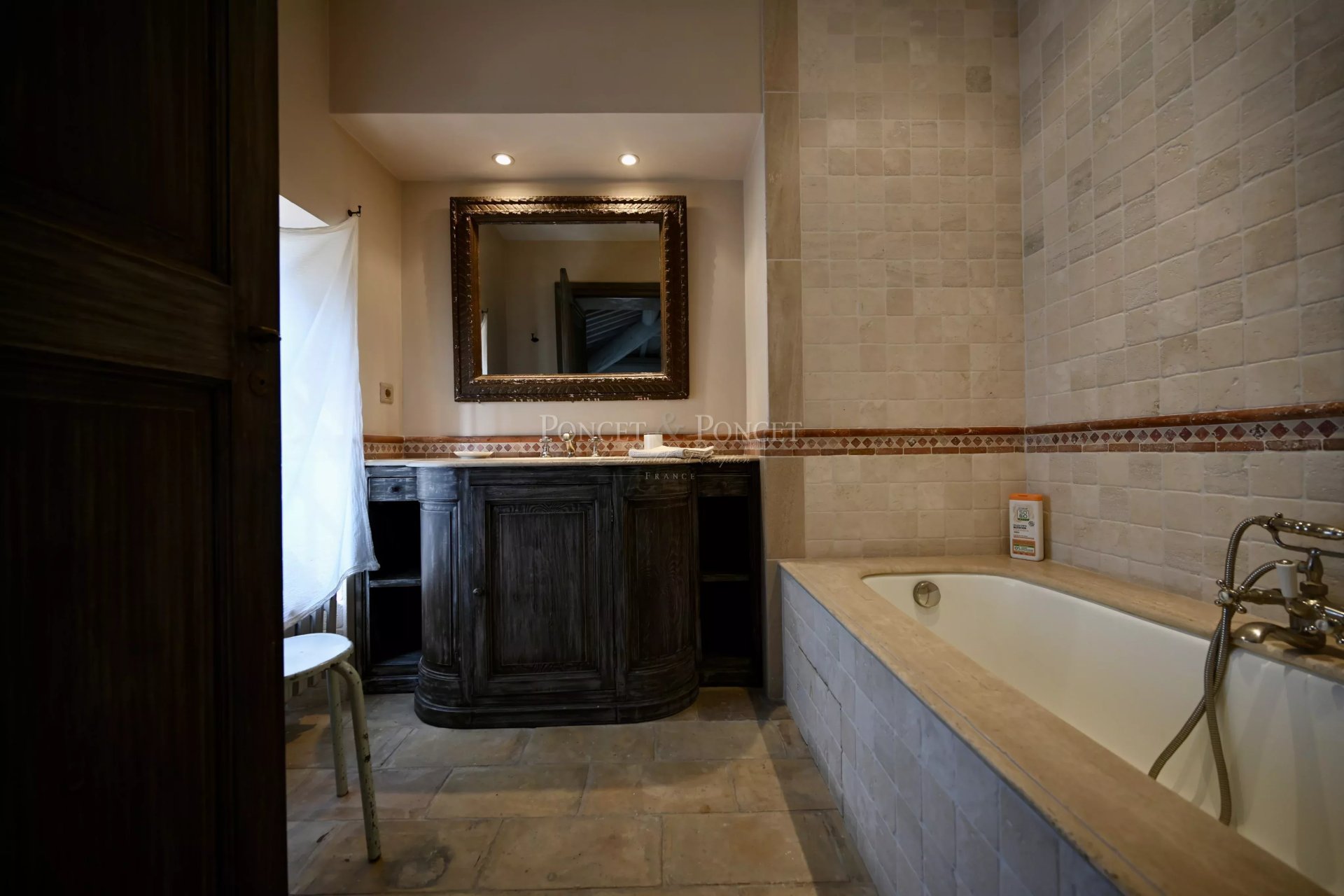 5 Bedroom Villa/Townhouse's Image 16