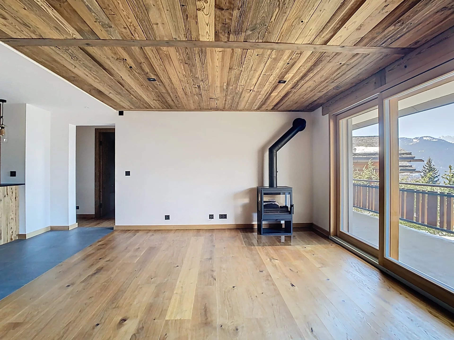 Vue imprenable, rénové à neuf!