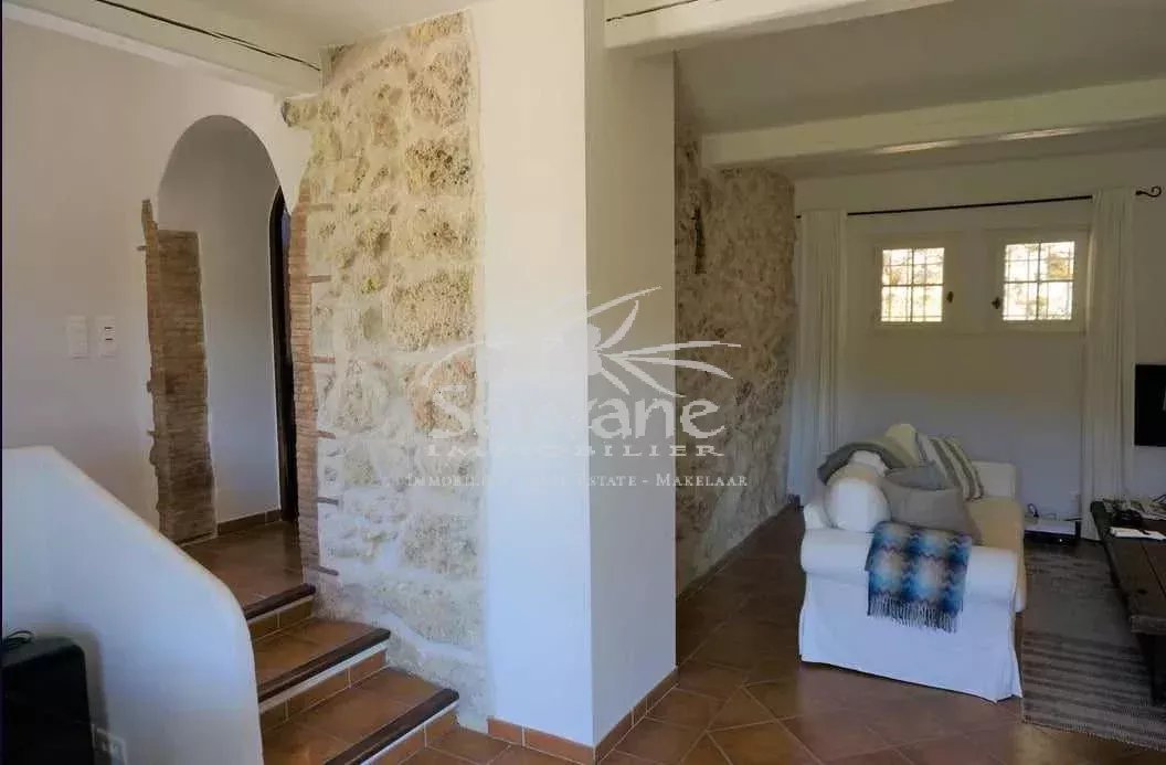 PROVENCAL MAS IN LORGUES SETS ON 4000 M²