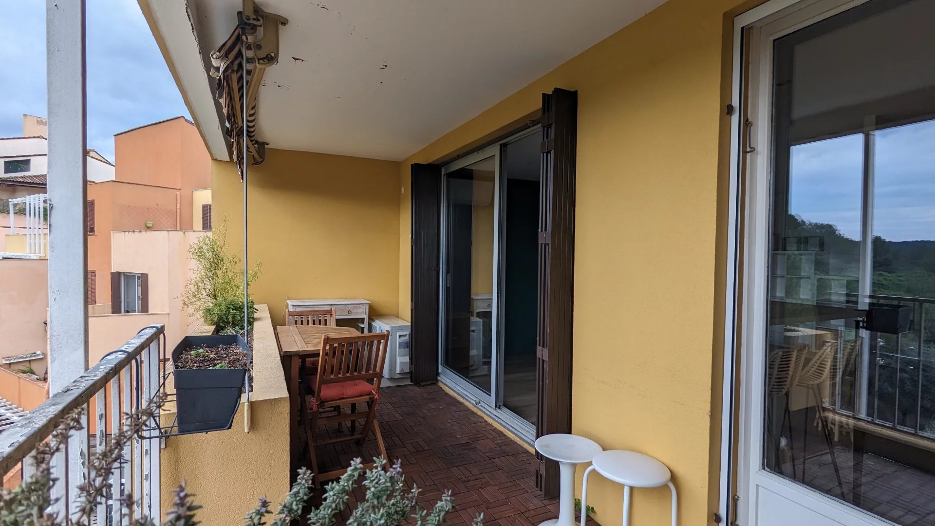 Rental Apartment - Valbonne Garbejaïre
