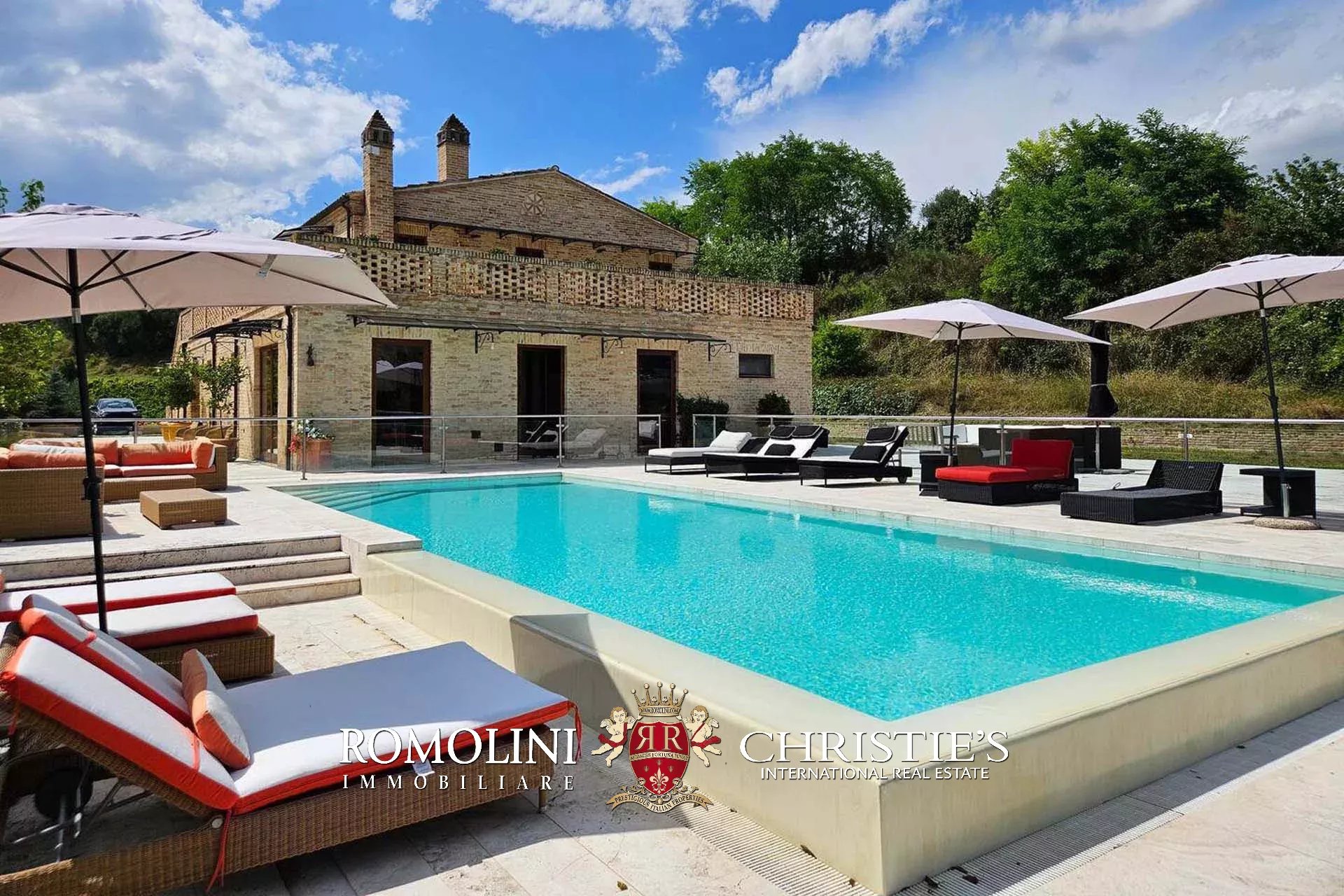 6 Bedroom Vineyard's Image 17