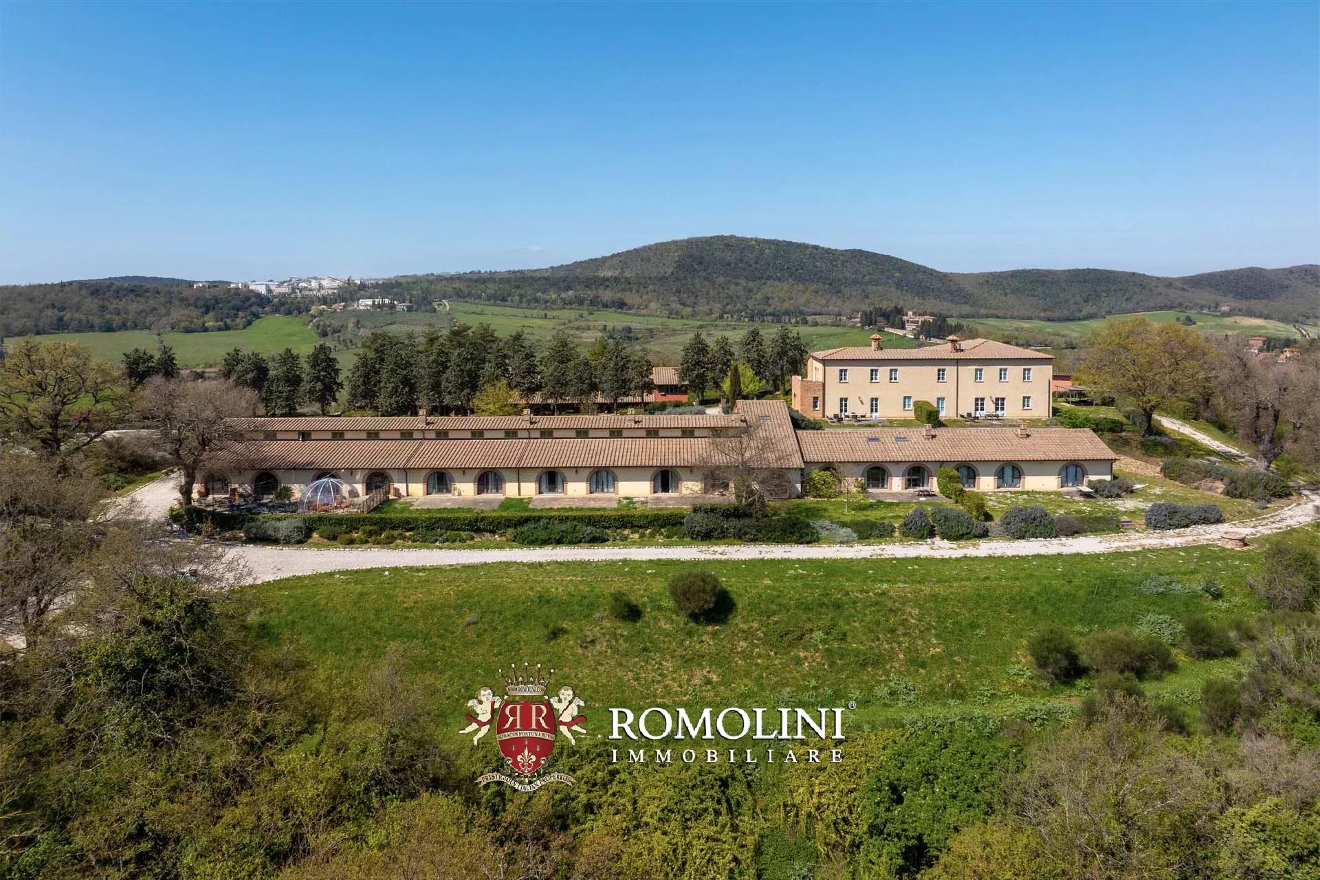 LUXUSANLAGE MIT 19 WOHNUNGEN IN DER TOSKANA, VAL D'ORCIA