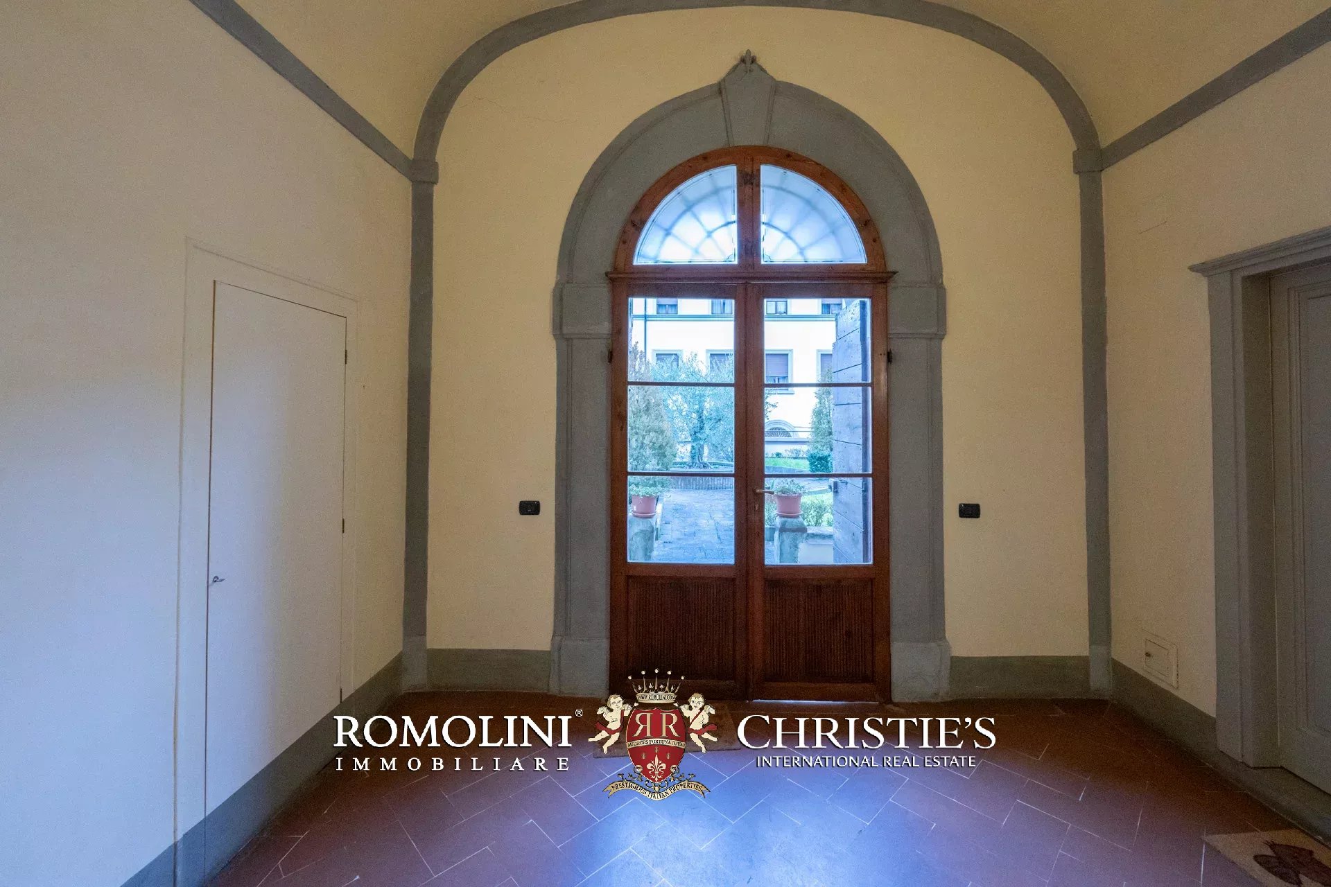 COZY 60-SQM PENTHOUSE FOR SALE IN THE HISTORICAL CENTER OF AREZZO