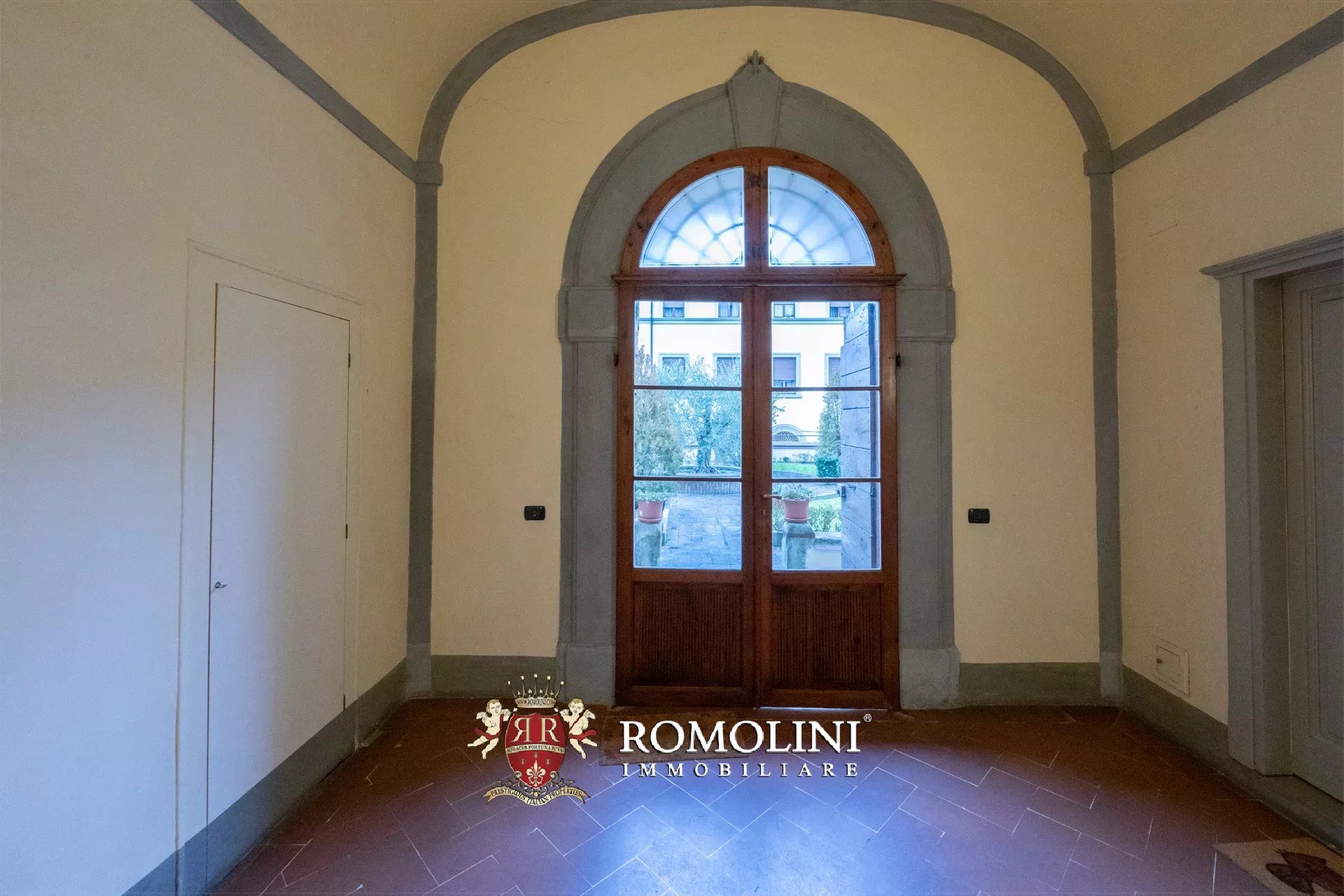 COZY 60-SQM PENTHOUSE FOR SALE IN THE HISTORICAL CENTER OF AREZZO