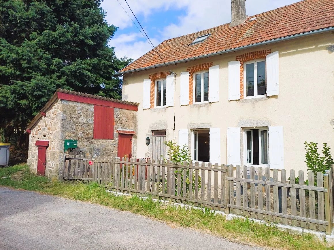 A vendre dans la Creuse, une maison et grange sur 3500m² .