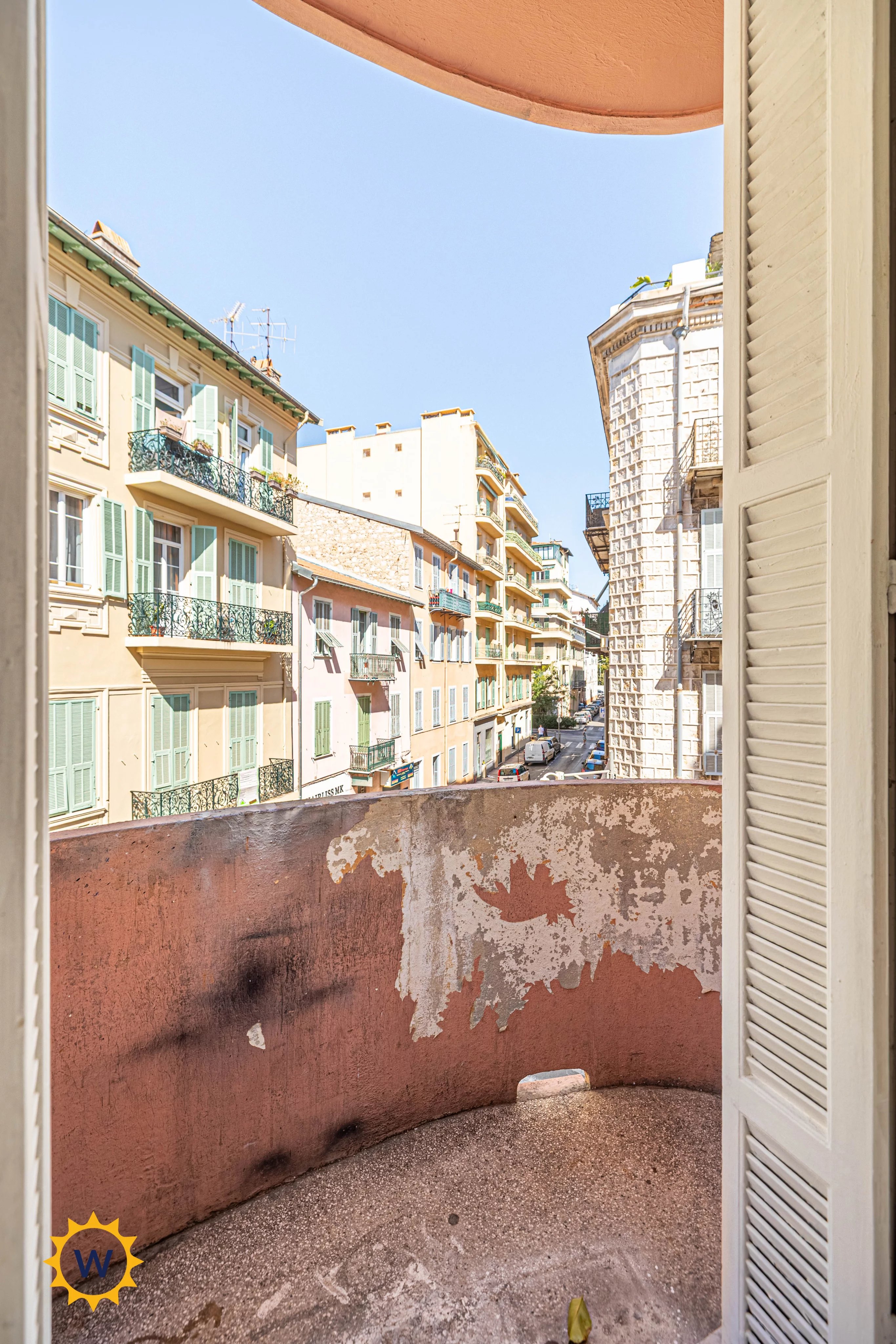 NICE FLEURS / RUE CLAUDIA - 2 pièces de 38 m2 avec balcons, à rénover, idéal investissement locatif ! Proche promenade, rue de France, commerces ! — photo 9