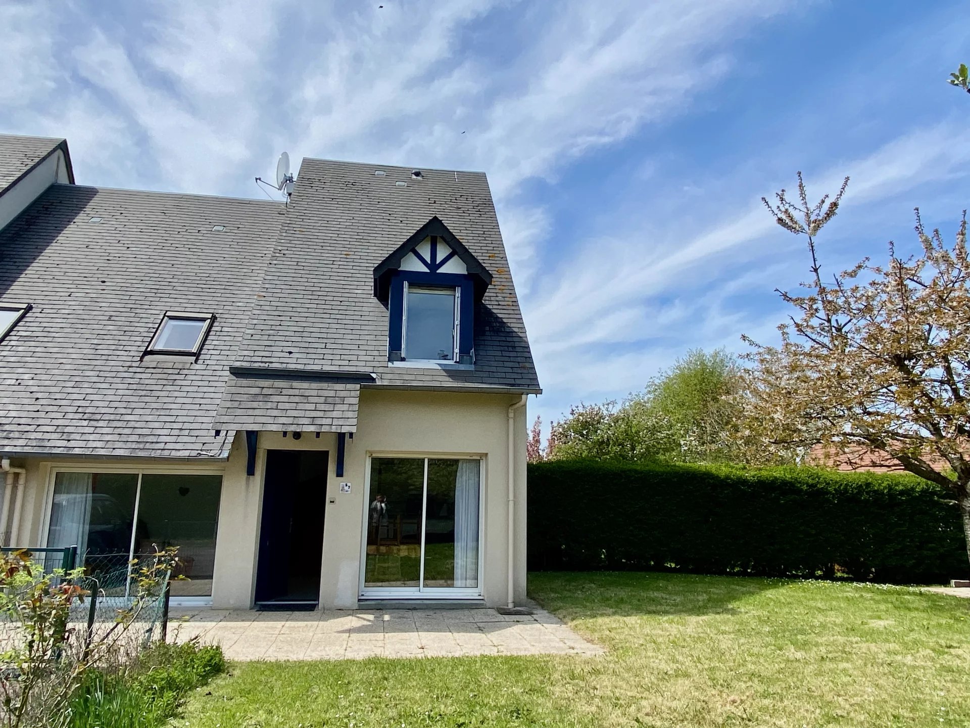 Au calme avec beau jardin... (SOUS OFFRE)