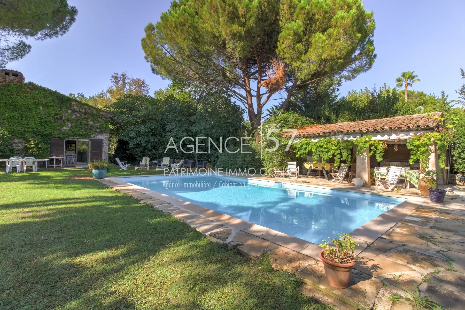 06250 MOUGINS VILLA