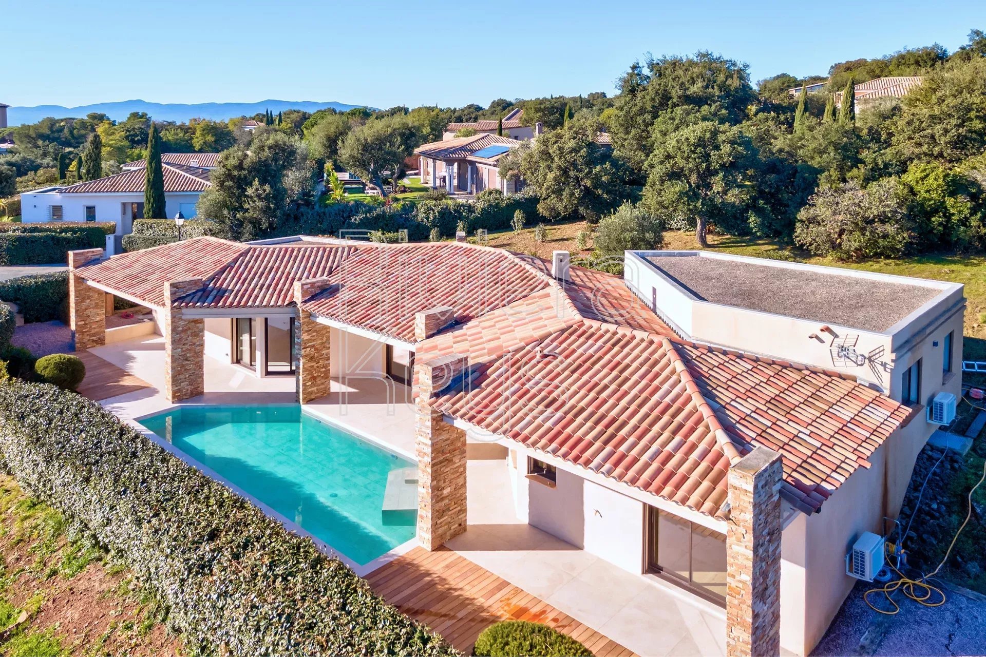 SAINT-RAPHAËL - VALESCURE: Eksklusiv villa med 4 soverom og svømmebasseng nær golfbanene