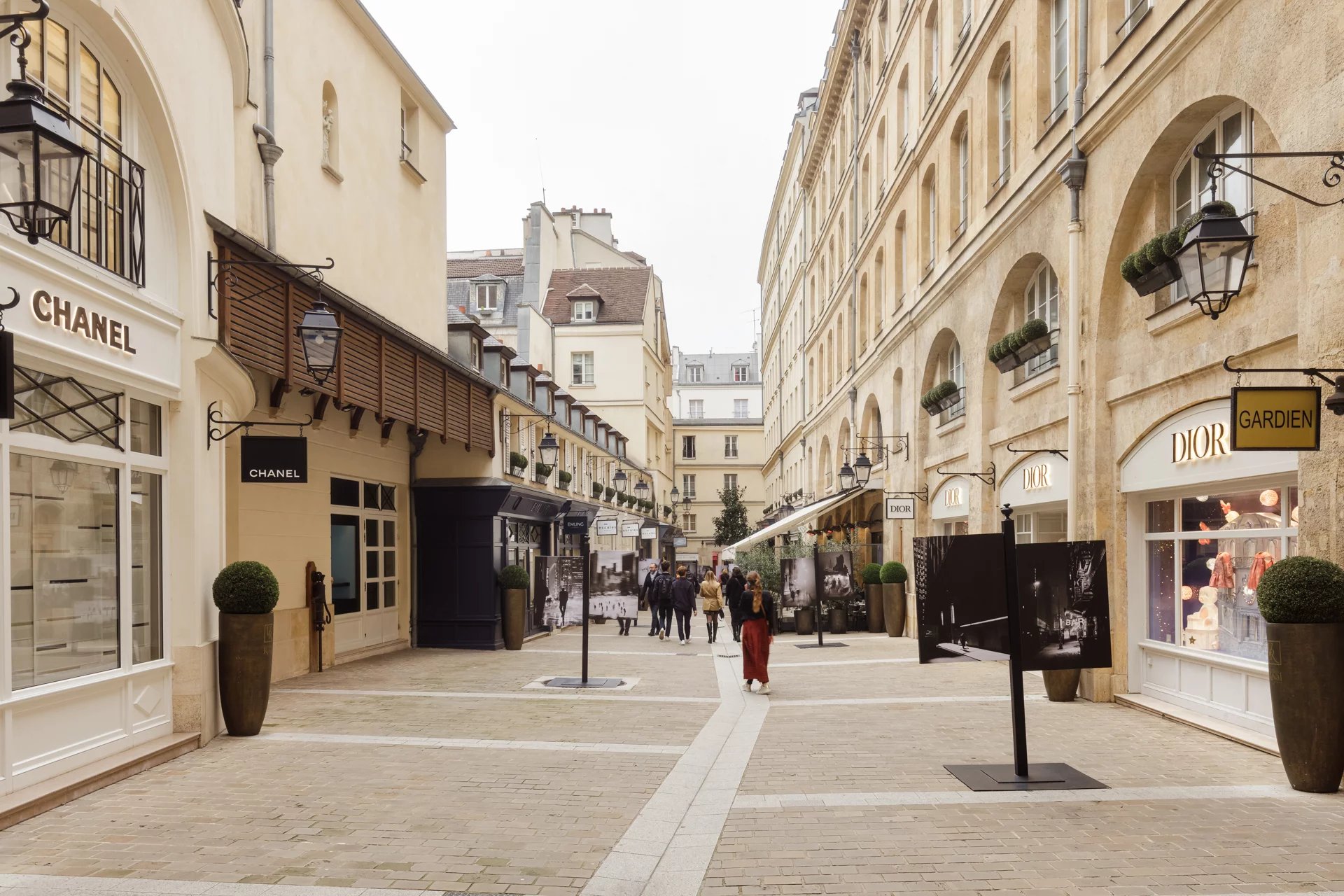 Paris 8 - Madeleine - Apartment for sale - 90.06 sq.m (969 sq ft) - 2 bedrooms - Village Royal - unique and quiet condominium