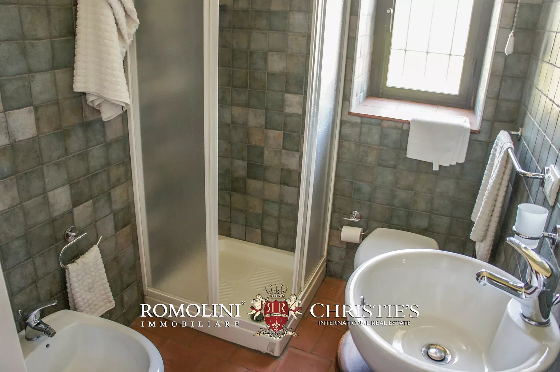 9 Bedroom Vineyard's Image 52
