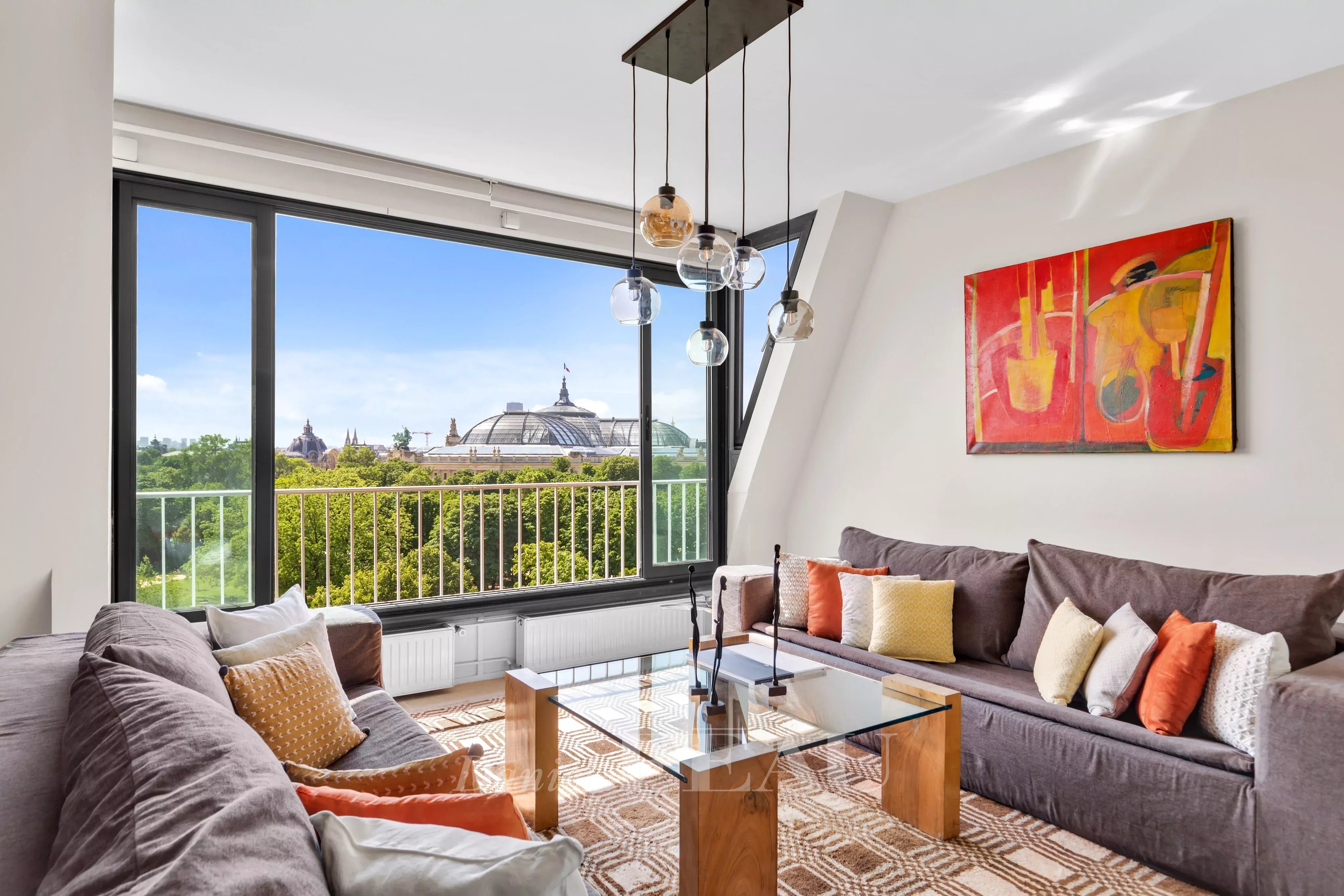 Sale Apartment Paris 8th