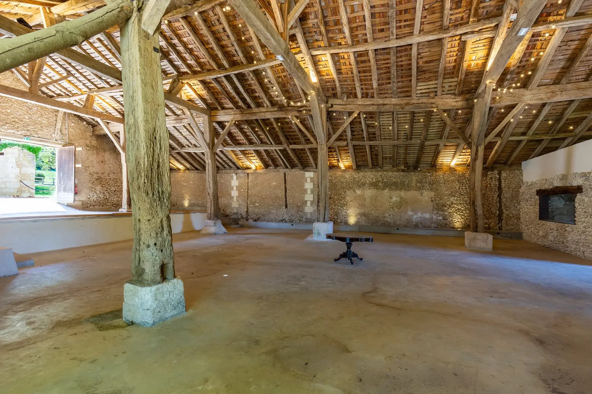 SCHLOSS MIT POOL UND TENNISPLATZ IN BORDEAUX ZU VERKAUFEN