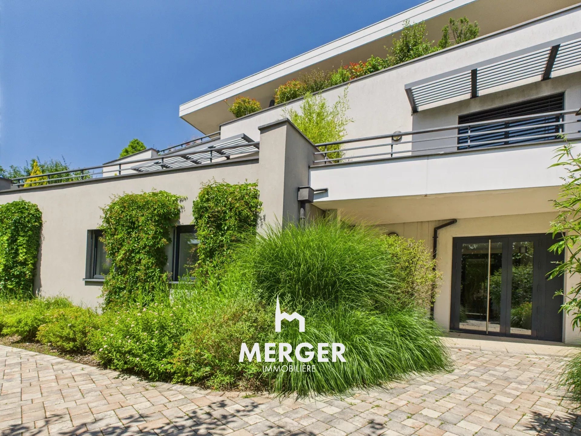 BEL APPARTEMENT DE 80M² TERRASSE ET GARAGE