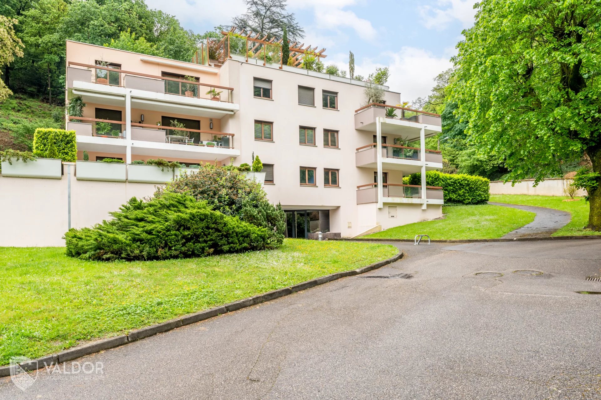 Dernier étage - Terrasse de 100 m²