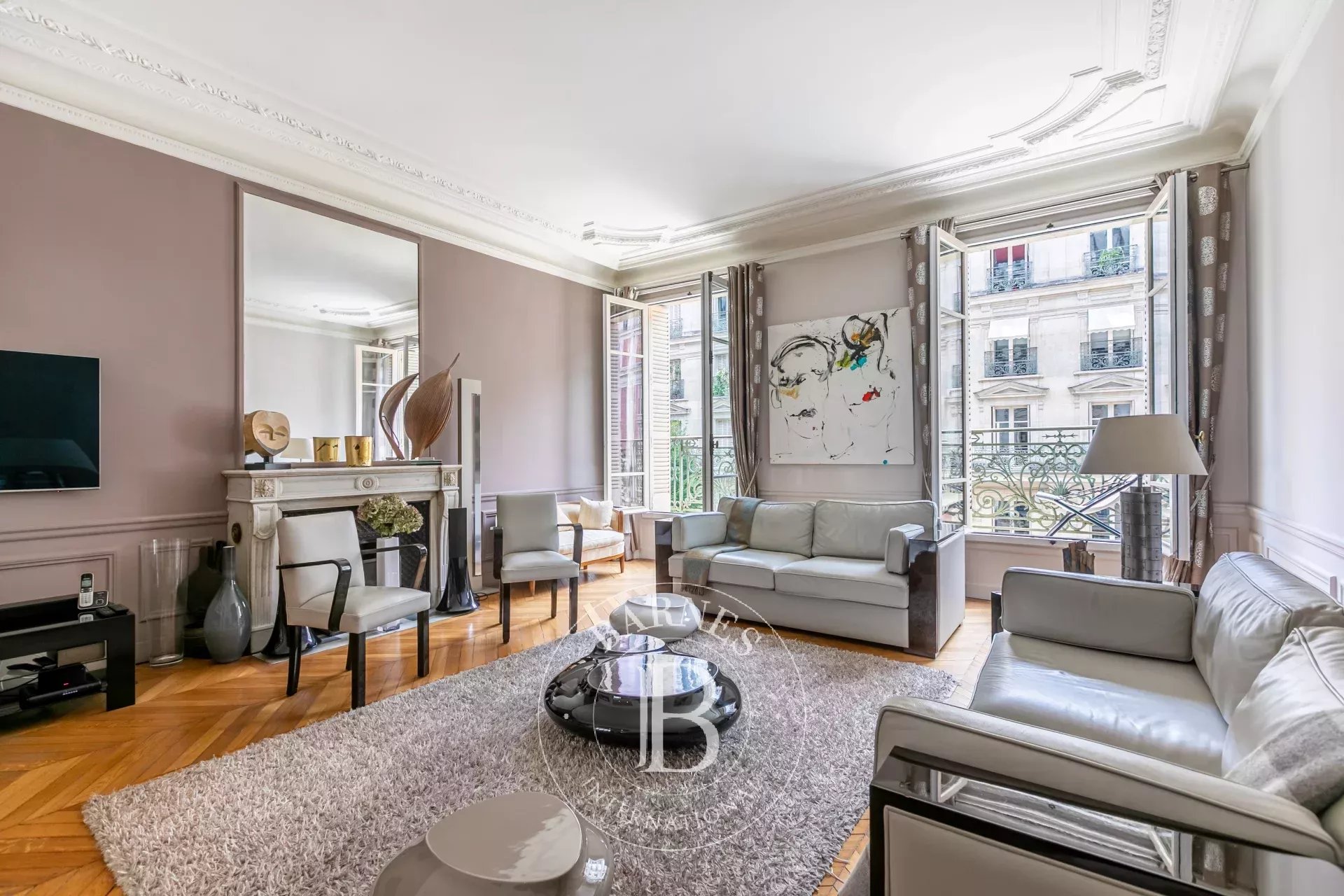 Paris 8 - Square du Roule Hoche - 2nd floor apartment - 3 bedrooms and an office