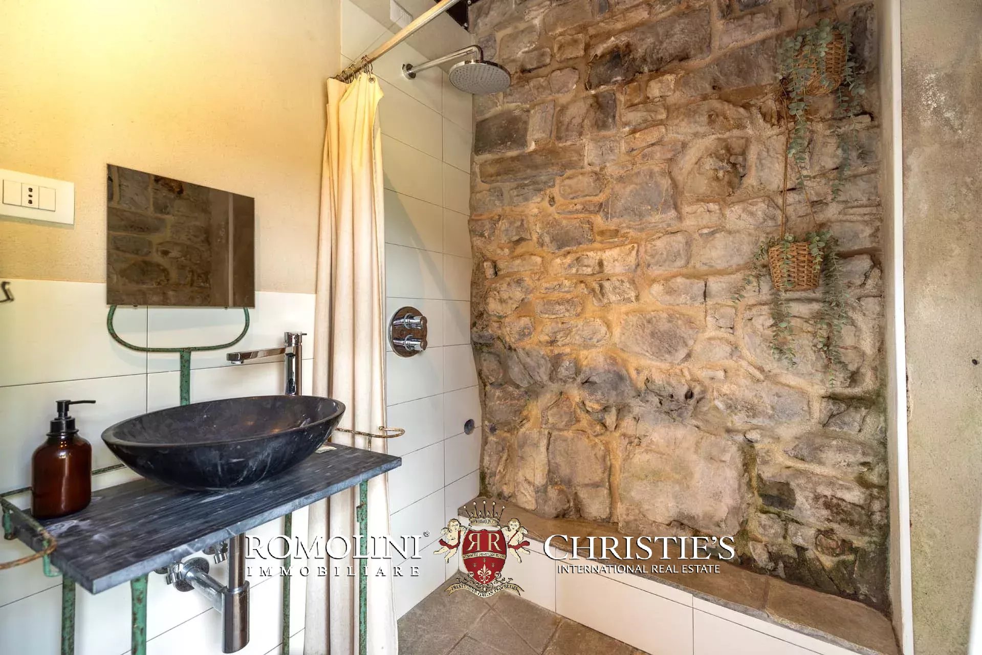 10 Bedroom Villa/Townhouse's Image 37