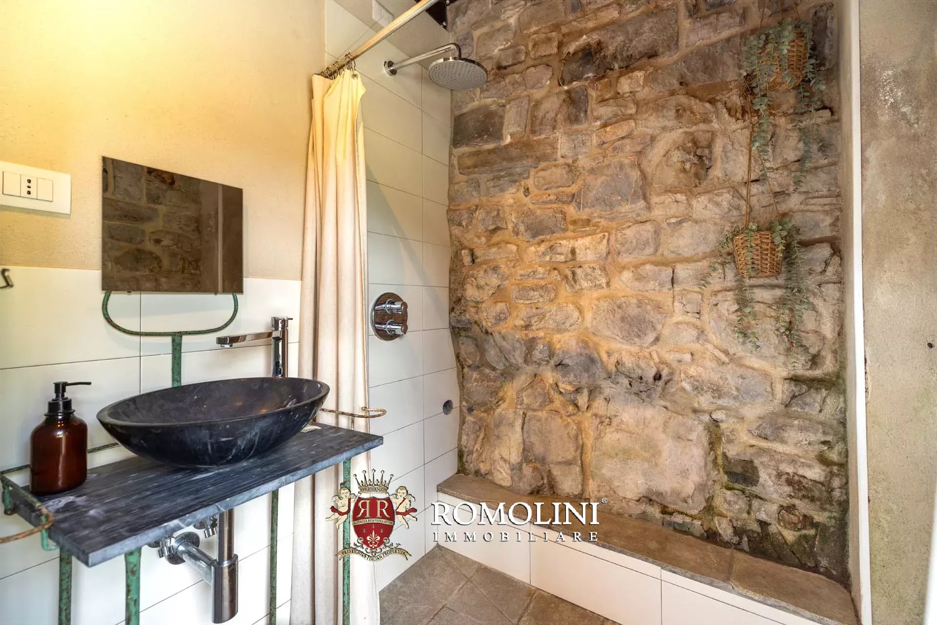 10 Bedroom Villa/Townhouse's Image 37