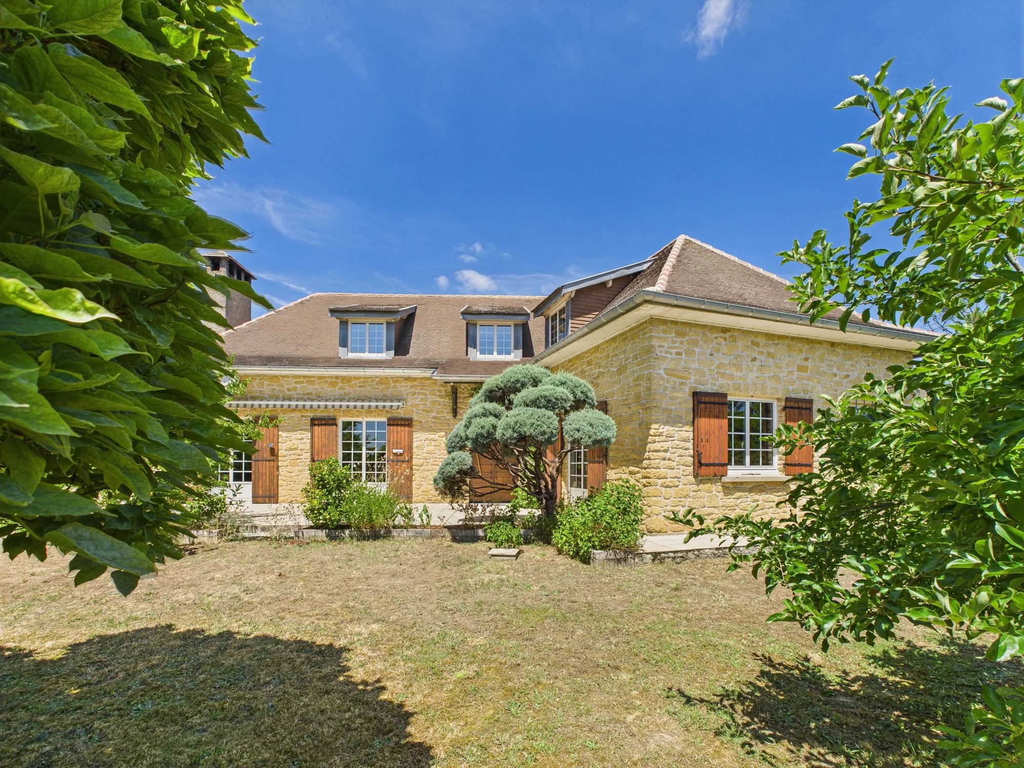 Charming Stone Périgourdine with Pool, Landscaped Grounds and Outbuildings – Just 30 Minutes from Libourne