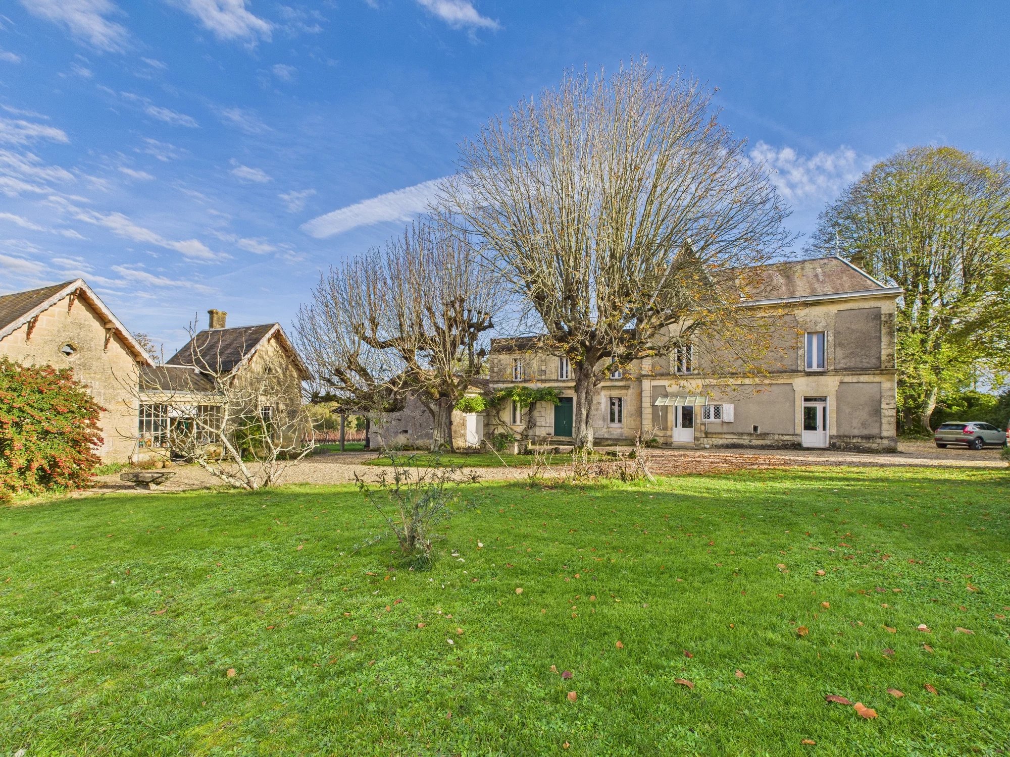 House in Saint-Etienne-de-Lisse - Image 2