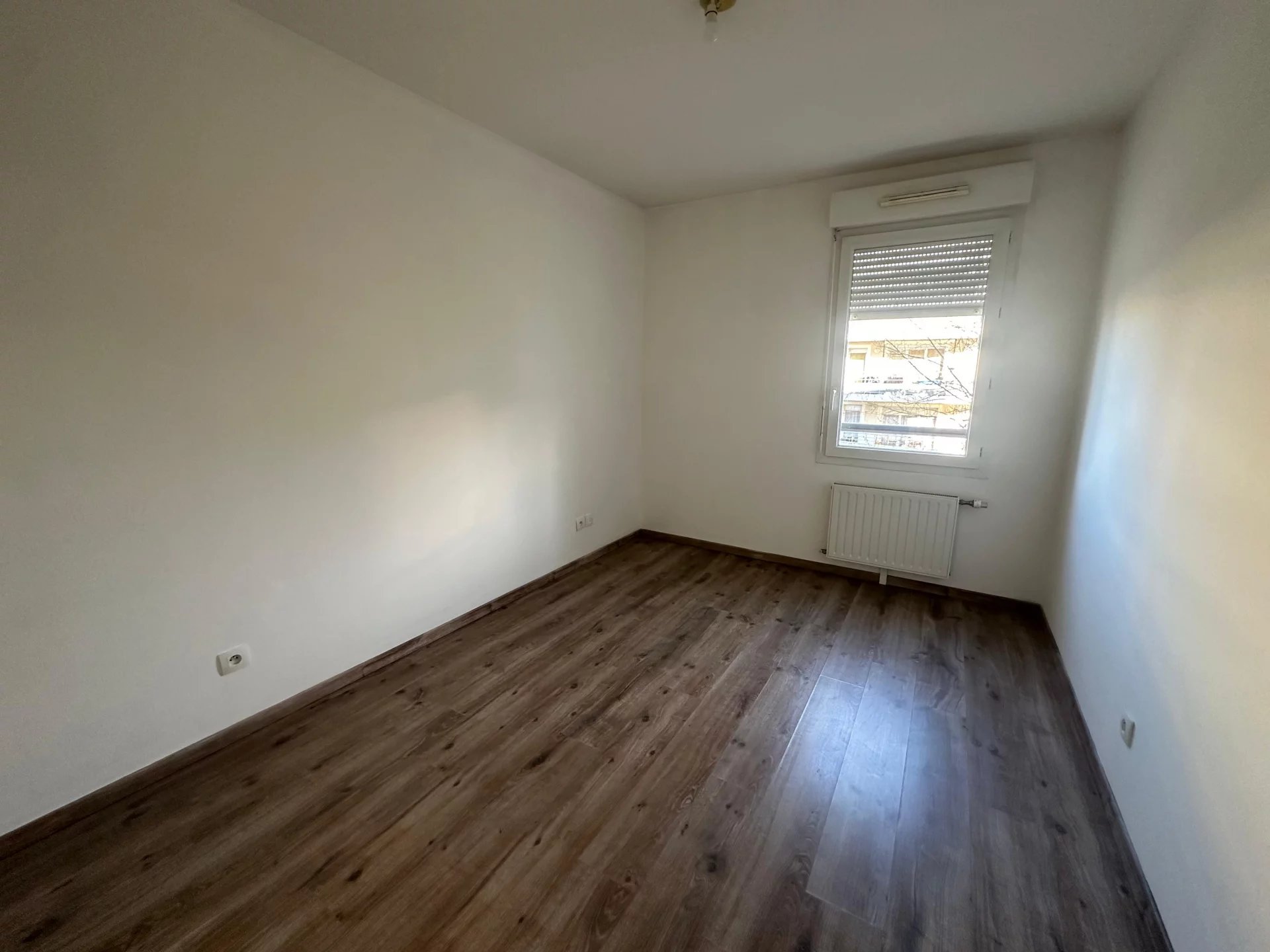 480838 Location Décines-Charpieu