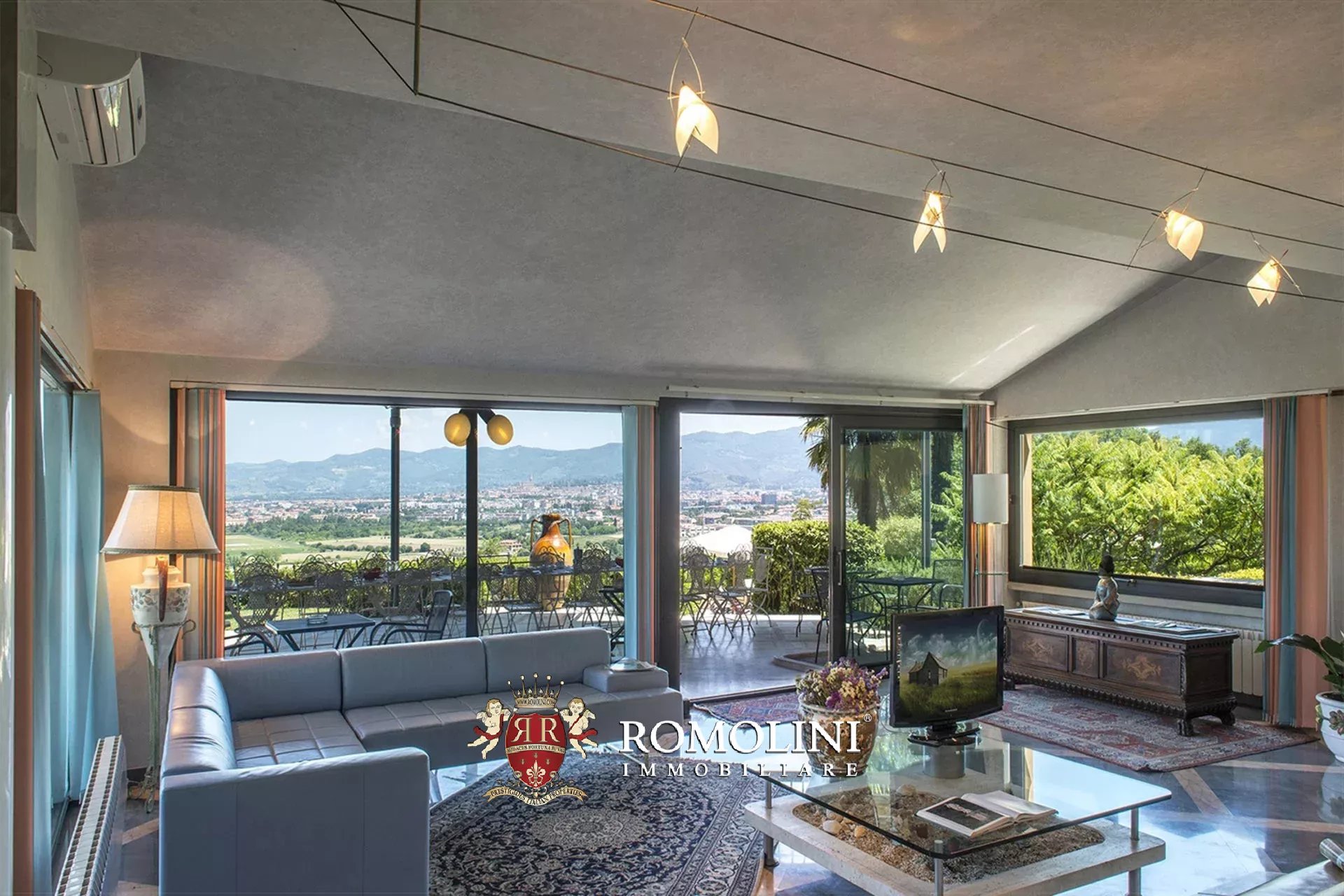 10 Bedroom Villa/Townhouse's Image 23