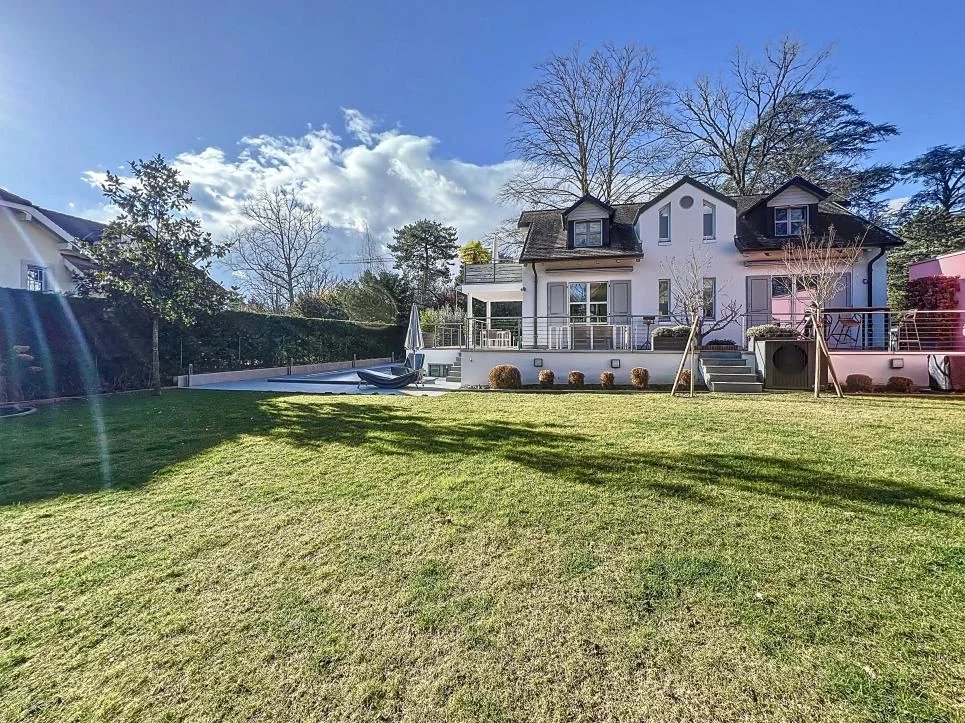 Villa avec piscine et jardin