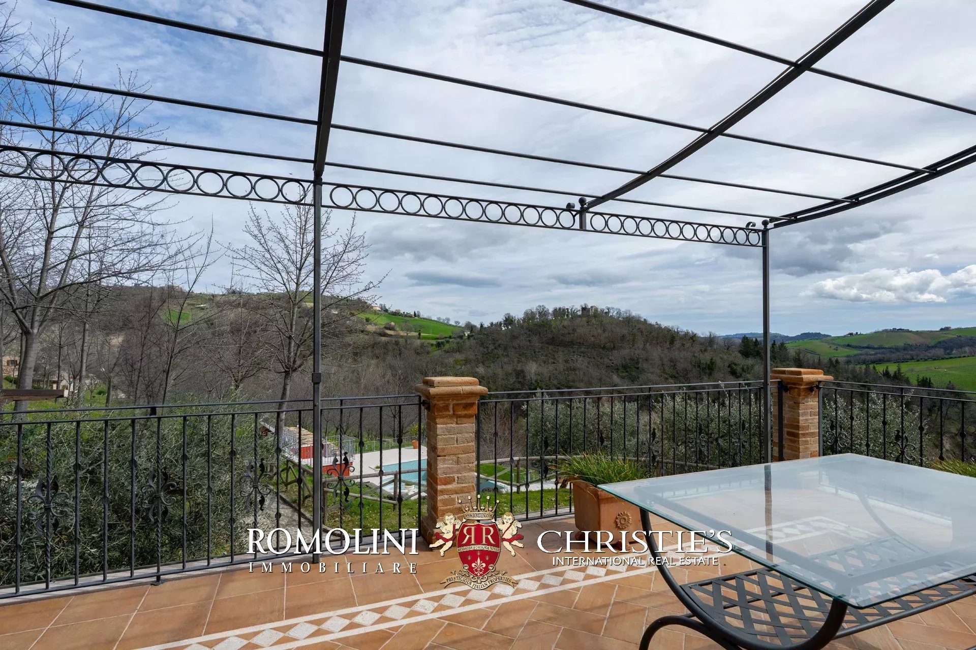 13 Bedroom Vineyard's Image 35