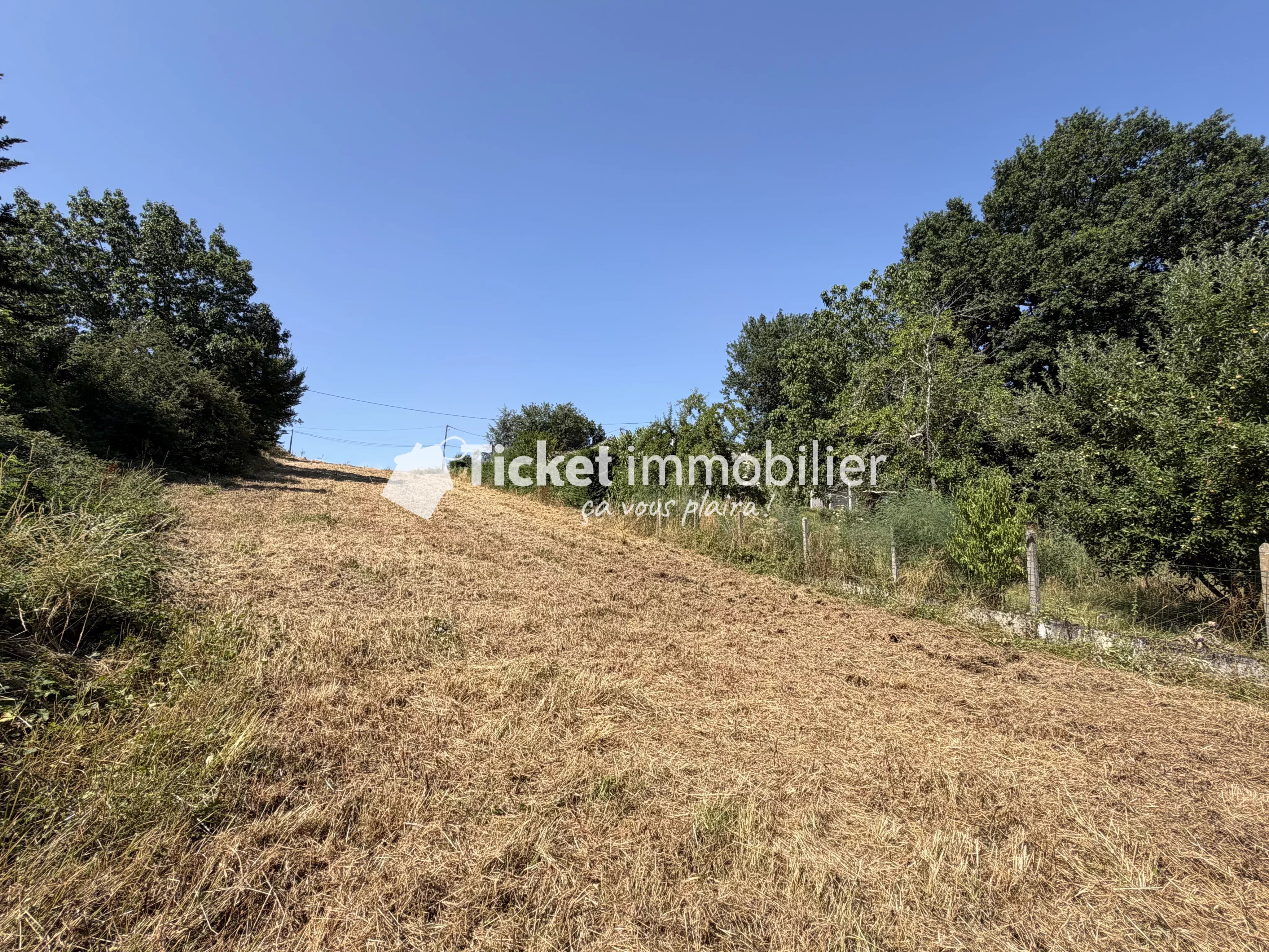 TERRAIN CONSTRUCTIBLE 1163m2 DAUX NON VIABILISE LIBRE DE CONSTRUCTEUR — photo 3