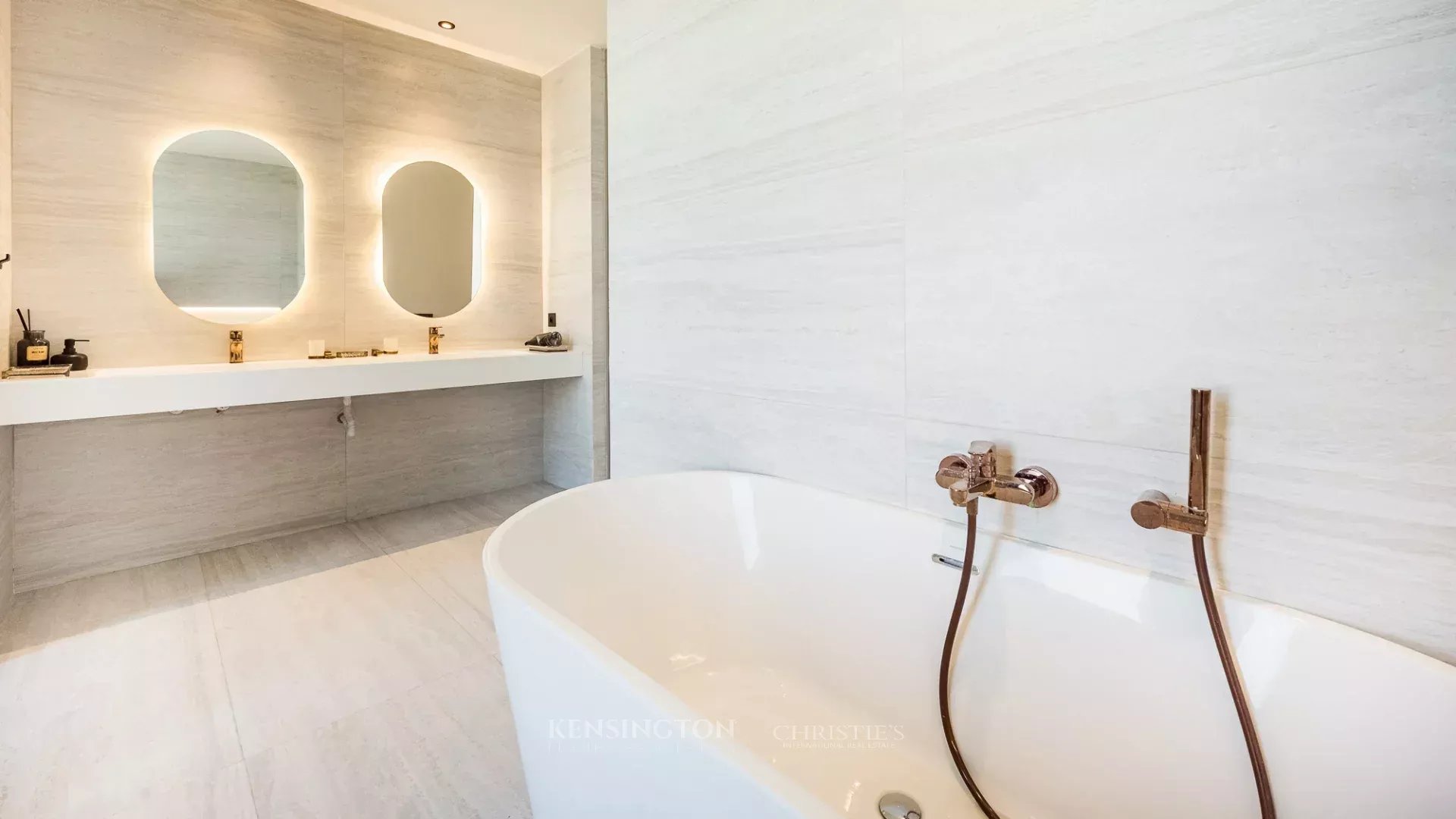 4 Bedroom Villa/Townhouse's Image 35