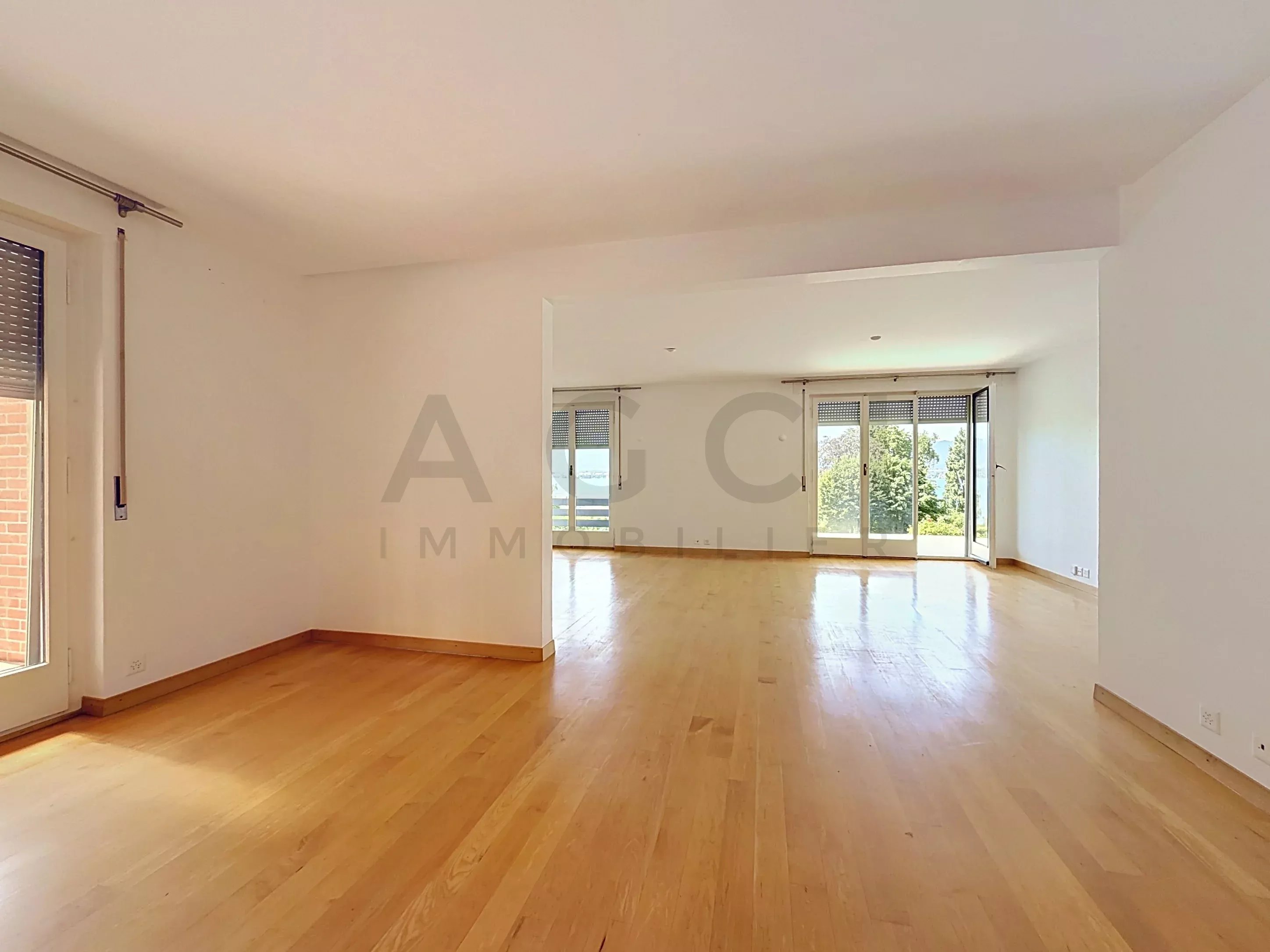 Magnifique villa avec vue panoramique et accès privé au lac – Anières (Genève)