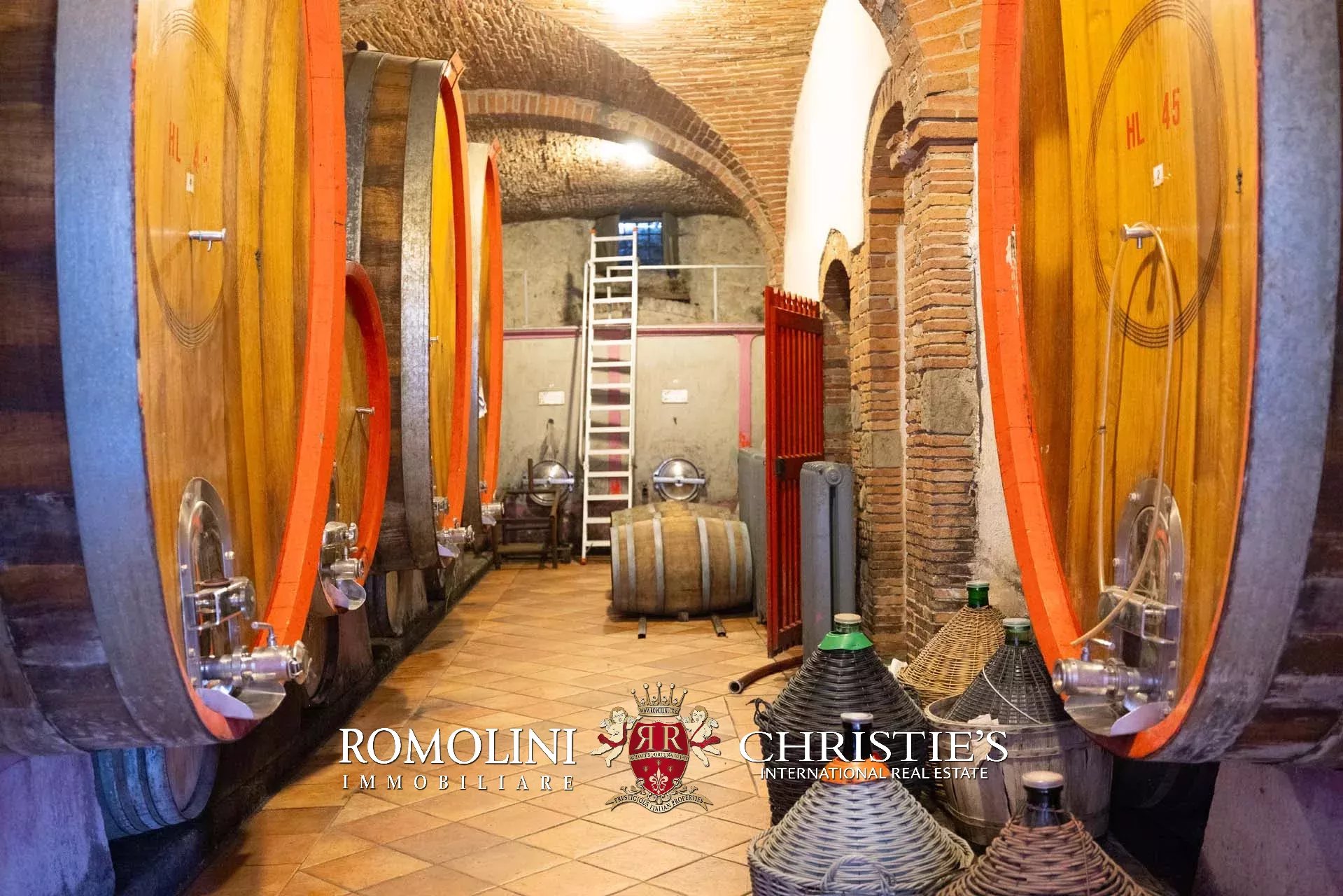30 Bedroom Vineyard's Image 59