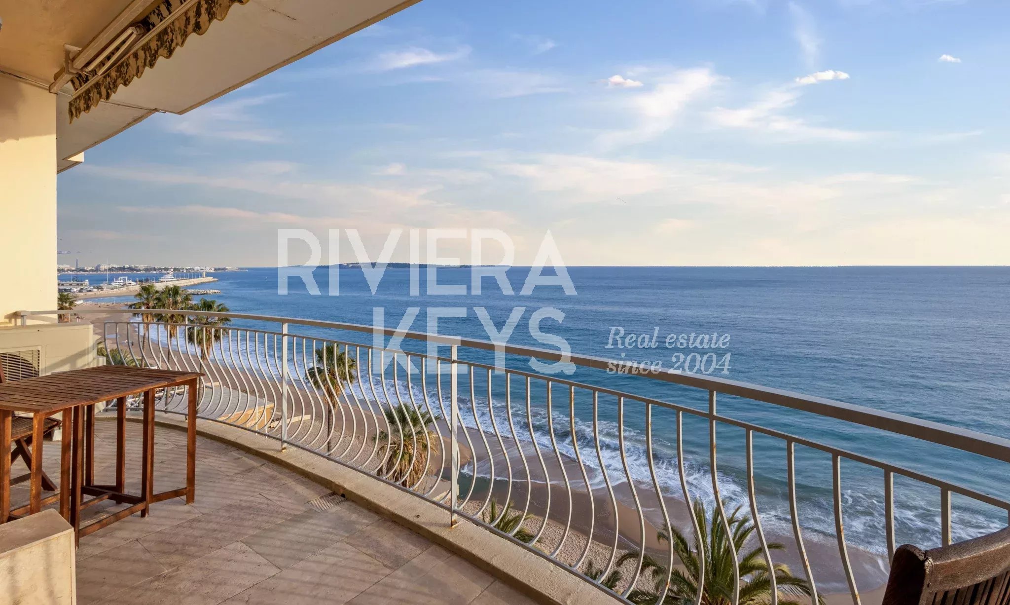 CANNES – Plage du Midi: Fantastisk takvåning med takterrass och panoramautsikt