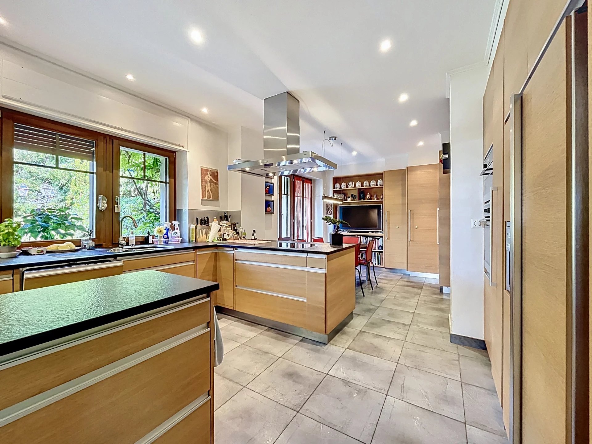 Propriété avec vue panoramique et rendement locatif