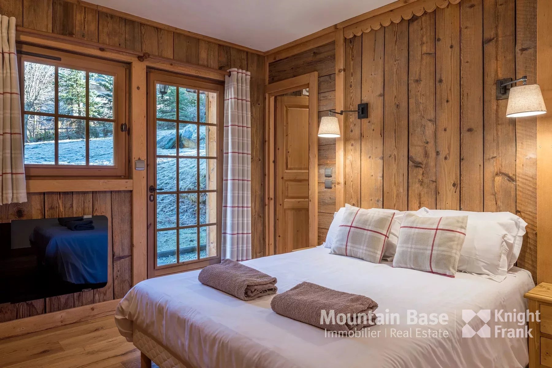 Photo of Newly renovated 4-bedroom chalet located next to the woods in the Bois Rond area of Taconnaz.