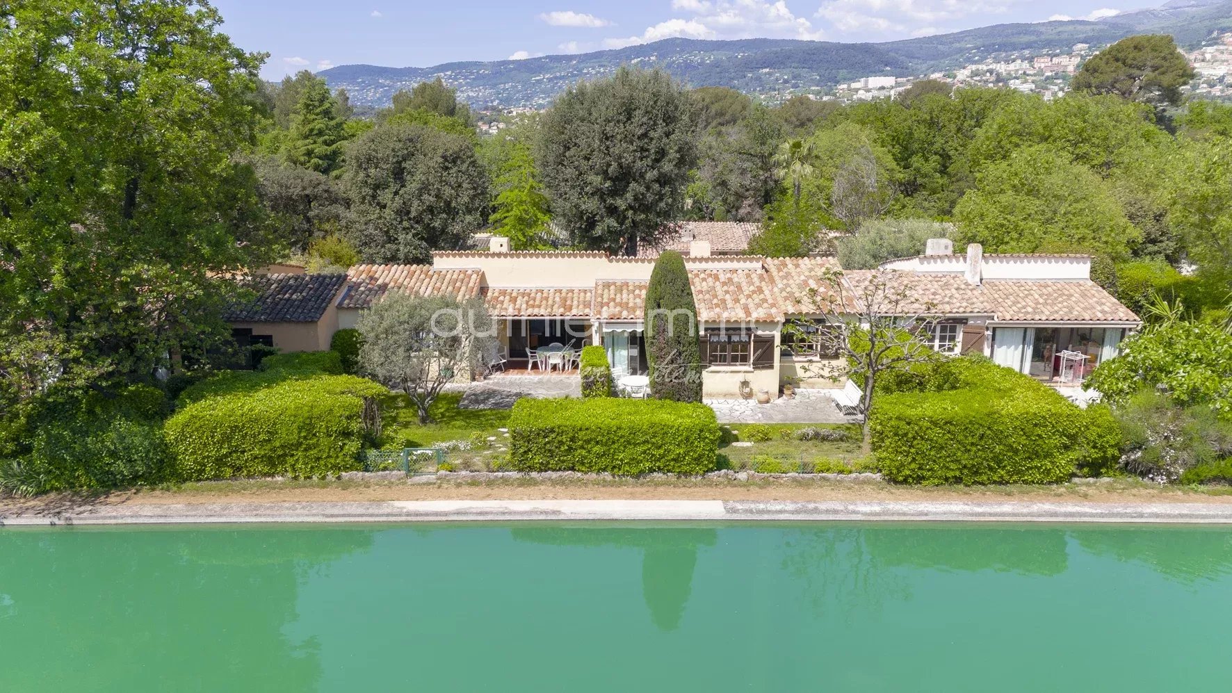 Agence immobilière de 