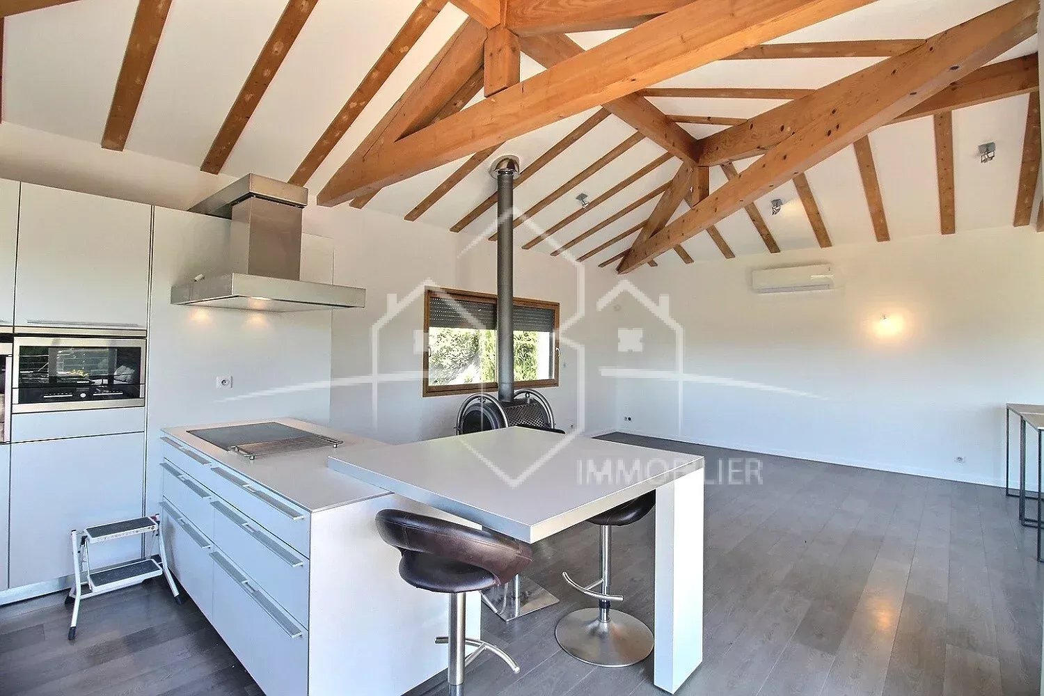 Belle maison 177 m² avec vue dégagée sur l’Ardèche – 5 chambres, piscine et grand terrain