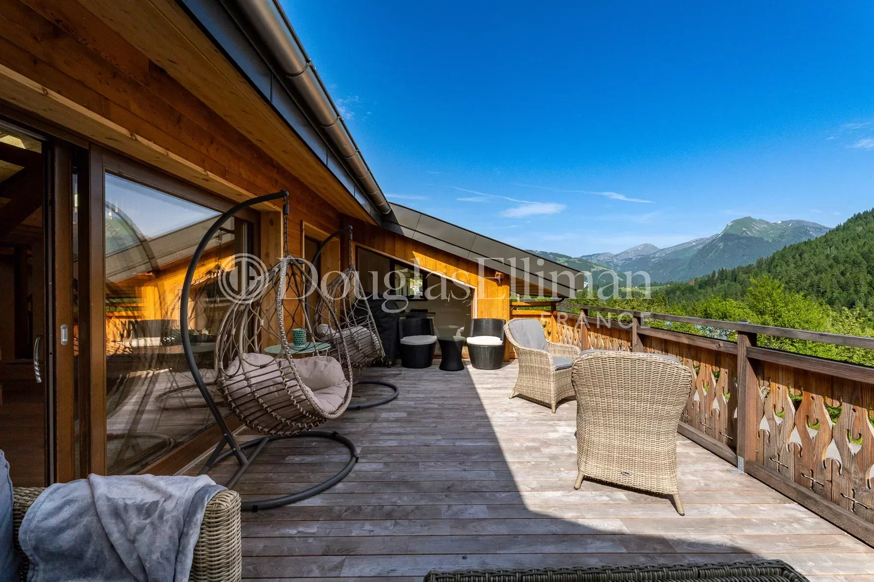 LA CÔTE-D&rsquo;ARBROZ – Magnifique chalet de 7 chambres - Image nᵒ2