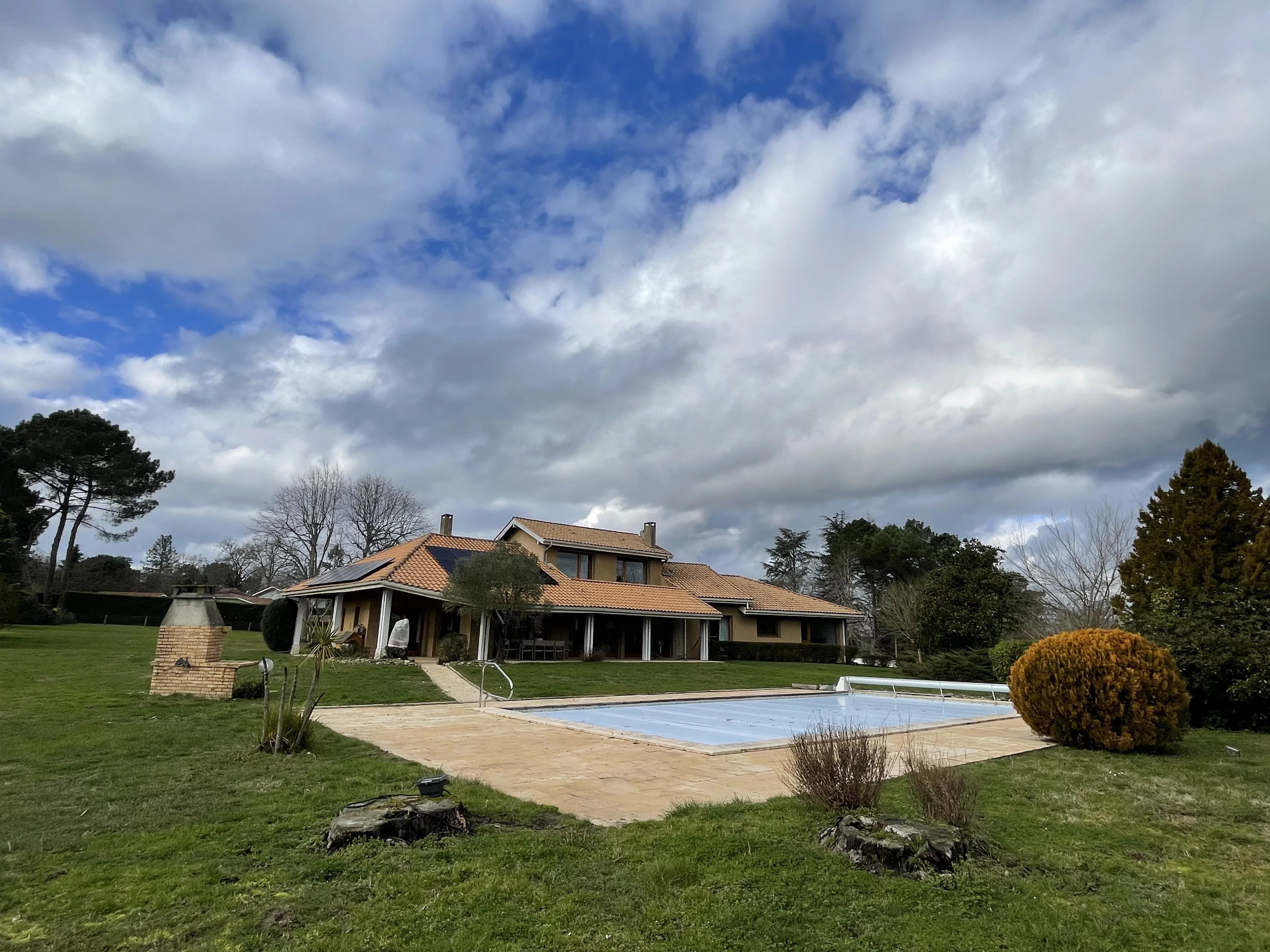 House in Casteljaloux - view 1