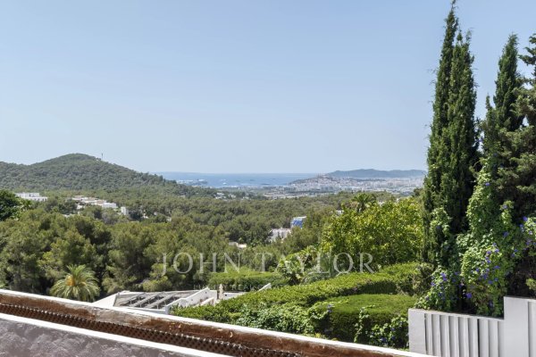 Luxury Villa in Can Furnet, Ibiza | Panoramic Sea View Family Estate — photo 5