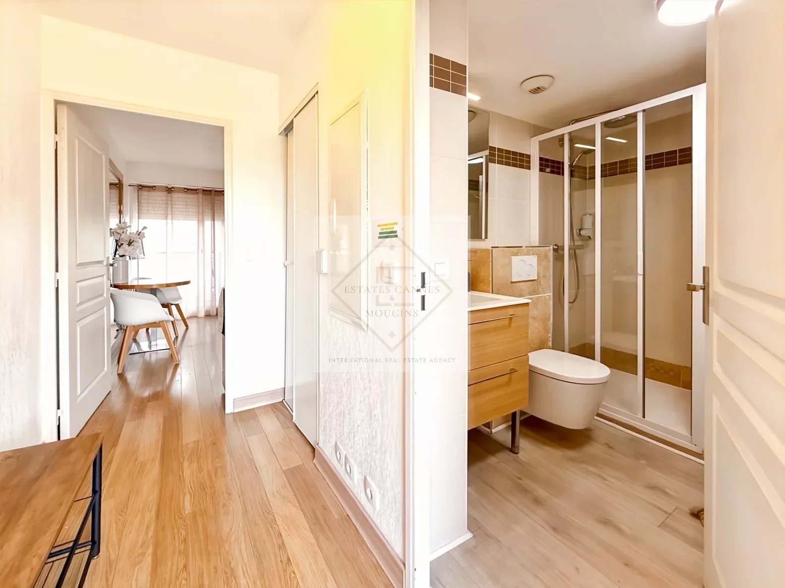 VILLENEUVE-LOUBET PLAGE — STUDIO MEUBLÉ 24 M² AVEC BALCON — PREMIÈRE LIGNE MER — photo 2