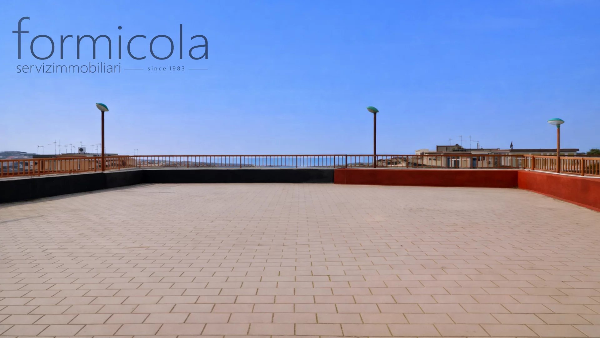 Elegante attico in parco zona Bellavista.