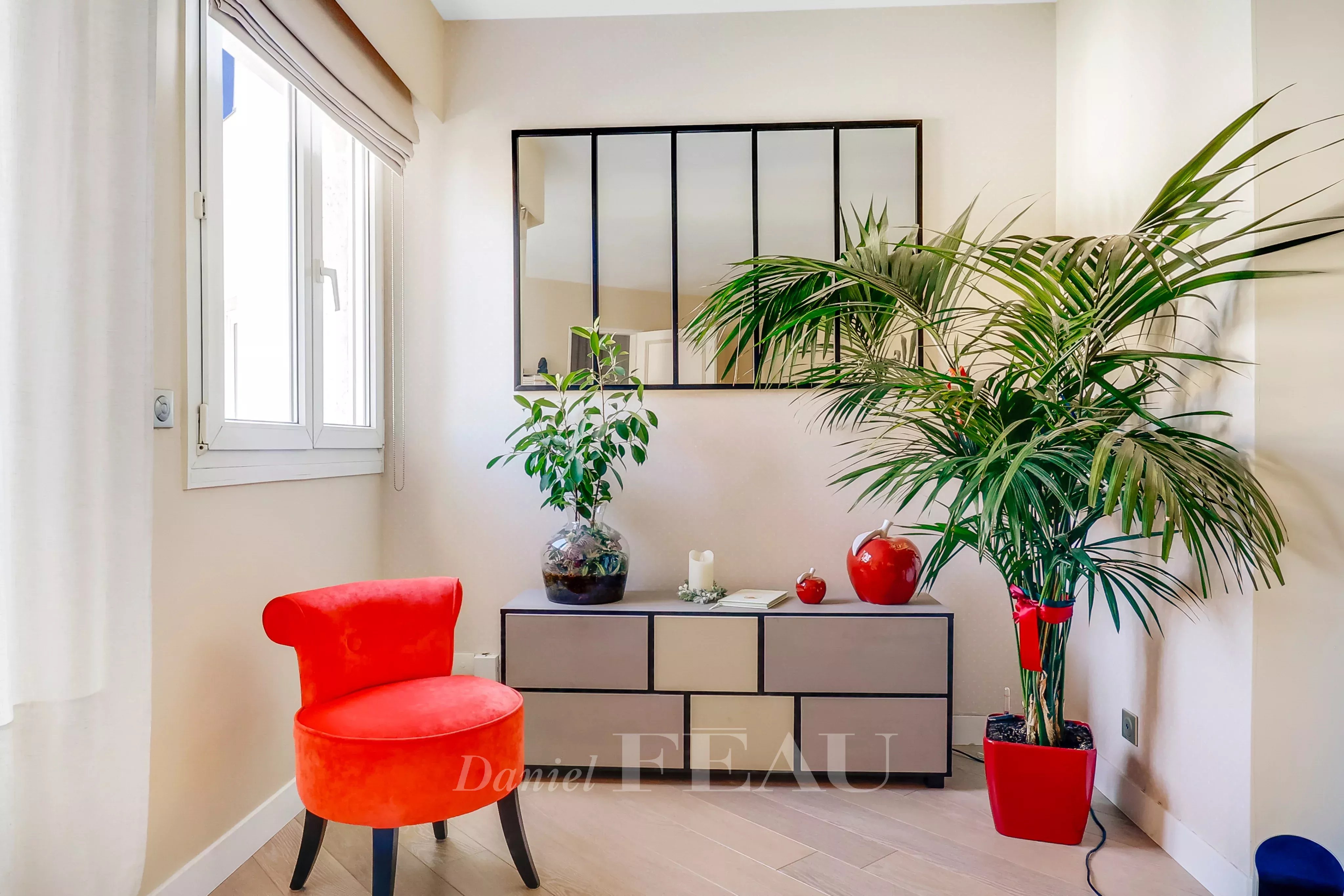 LIVING ROOM CORNER