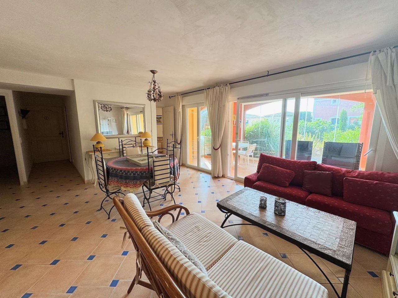 Roquebrune-sur-Argens | 3-room apartement with loggia overlooking a beautiful garden.