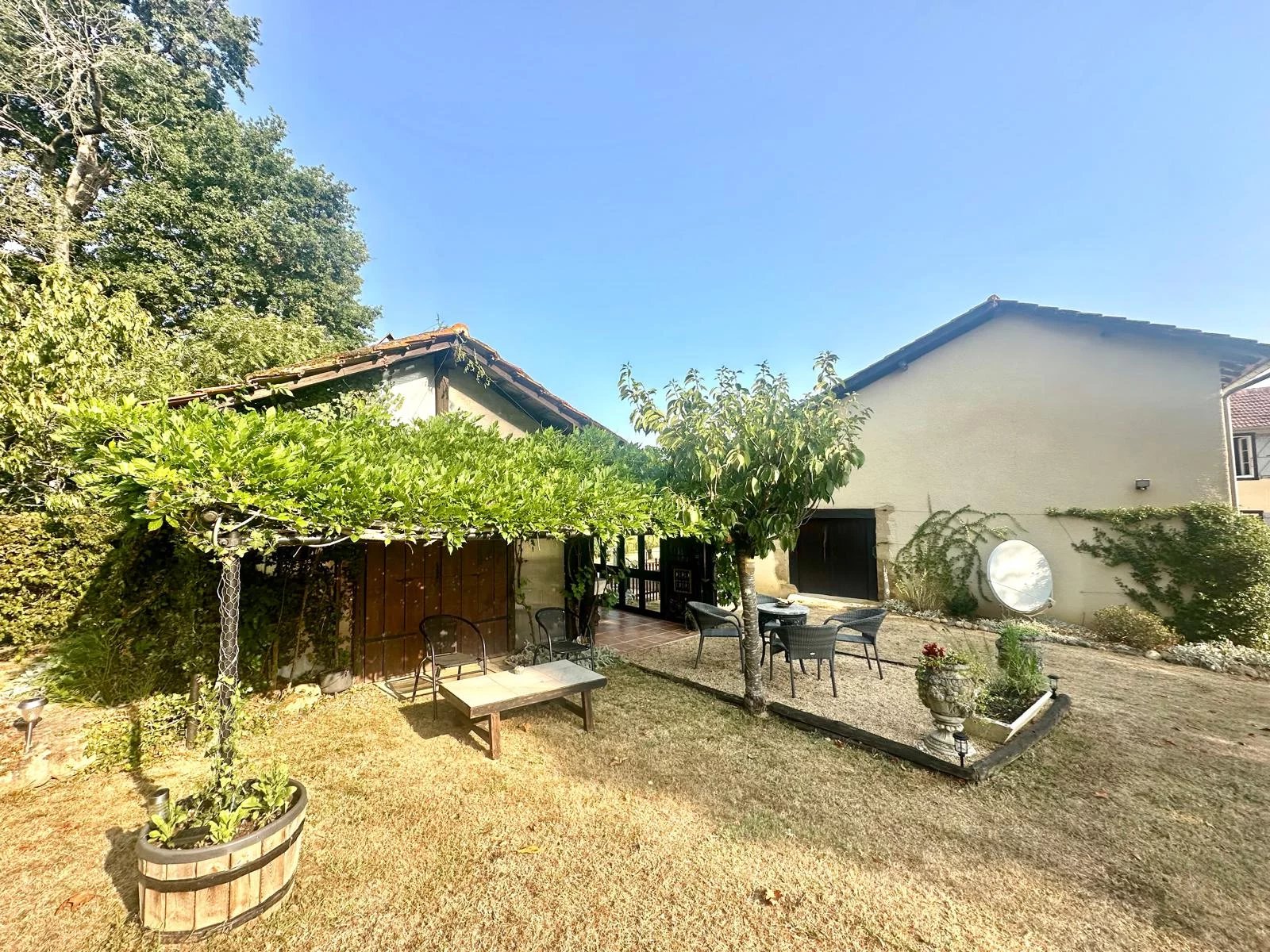 Farmhouse for sale Miélan, Gers