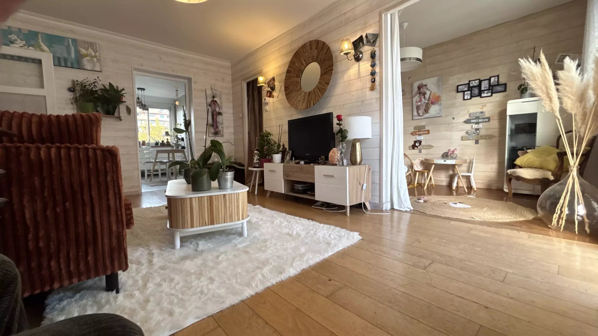 Spacieux T3 lumineux, à deux pas du lac et centre ville.