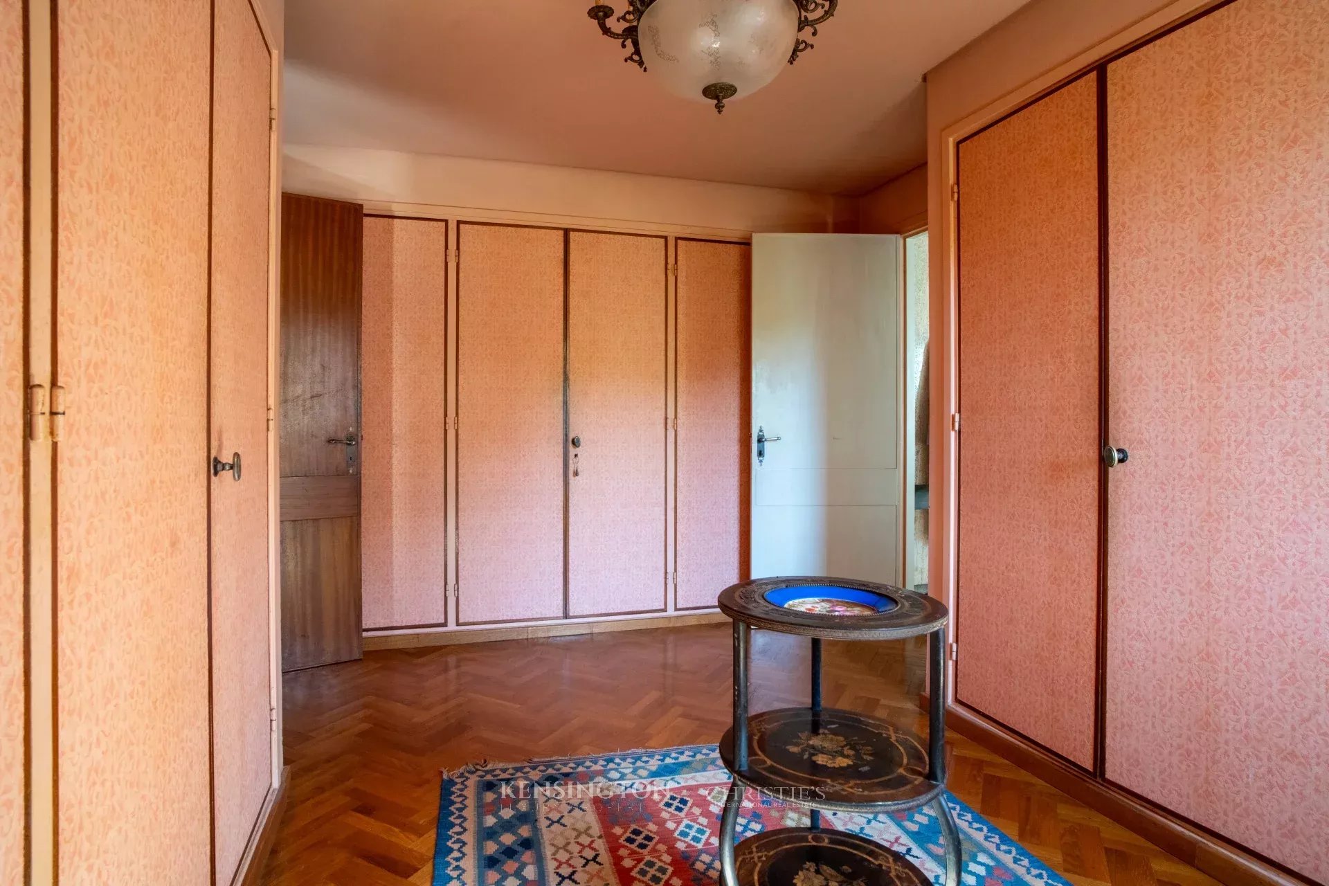 6 Bedroom Villa/Townhouse's Image 22