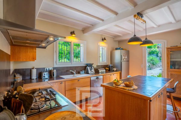 Gated Estate – Lovely Renovated Provençal Villa with Views of the Historic Village of Mougins — photo 6