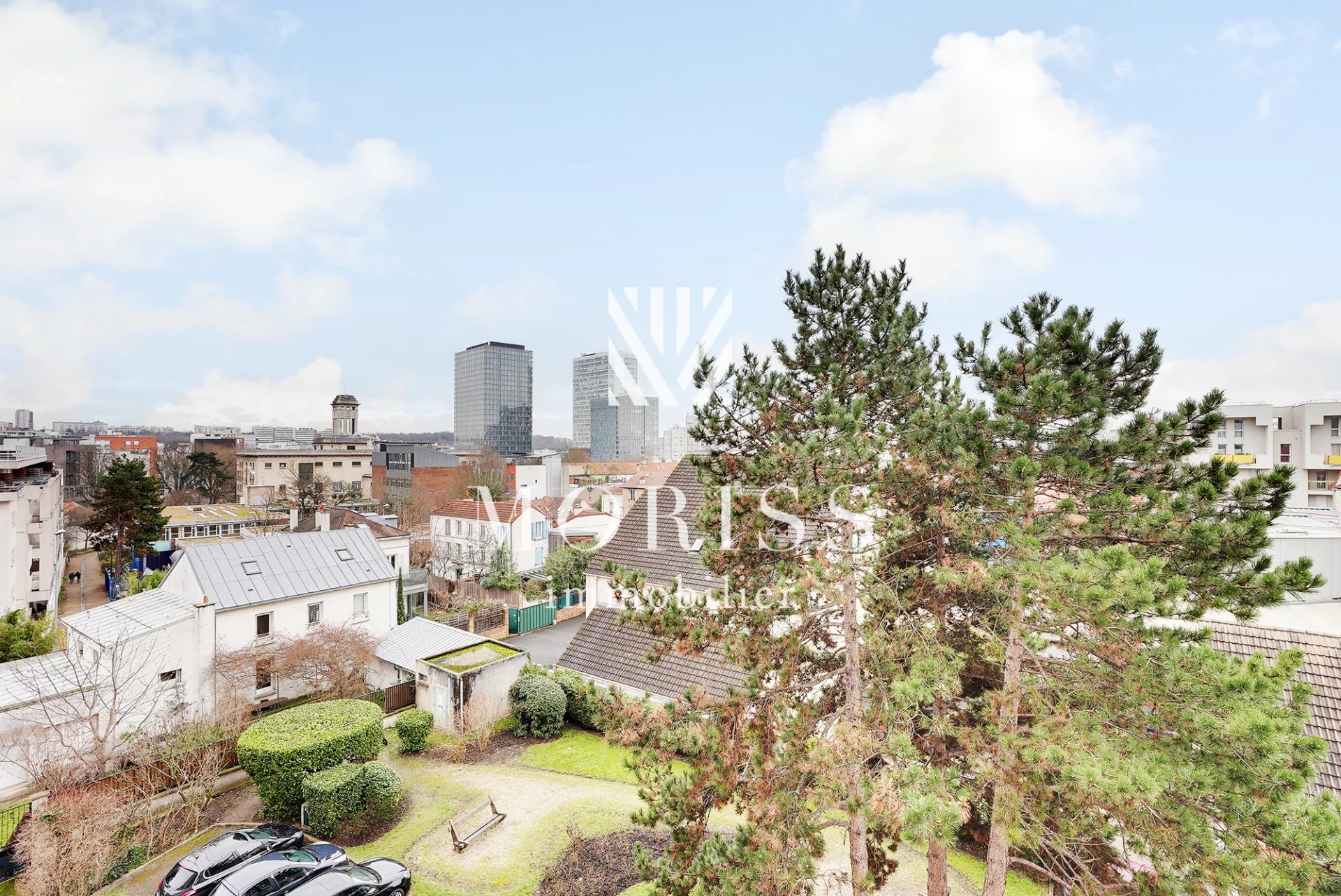 APPARTEMENT 4 PIECES  - 78 M2 + 8 M2 DE BALCON - PARKING ET CAVE - Image Array