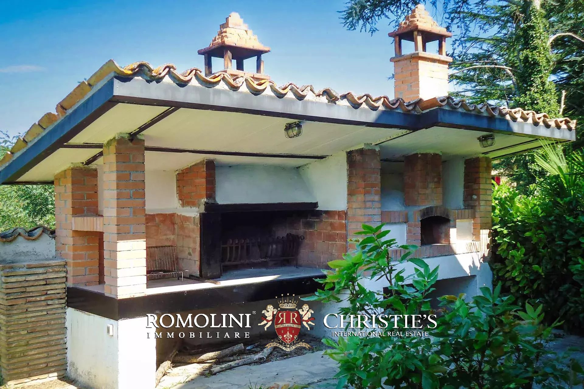6 Bedroom Villa/Townhouse's Image 24